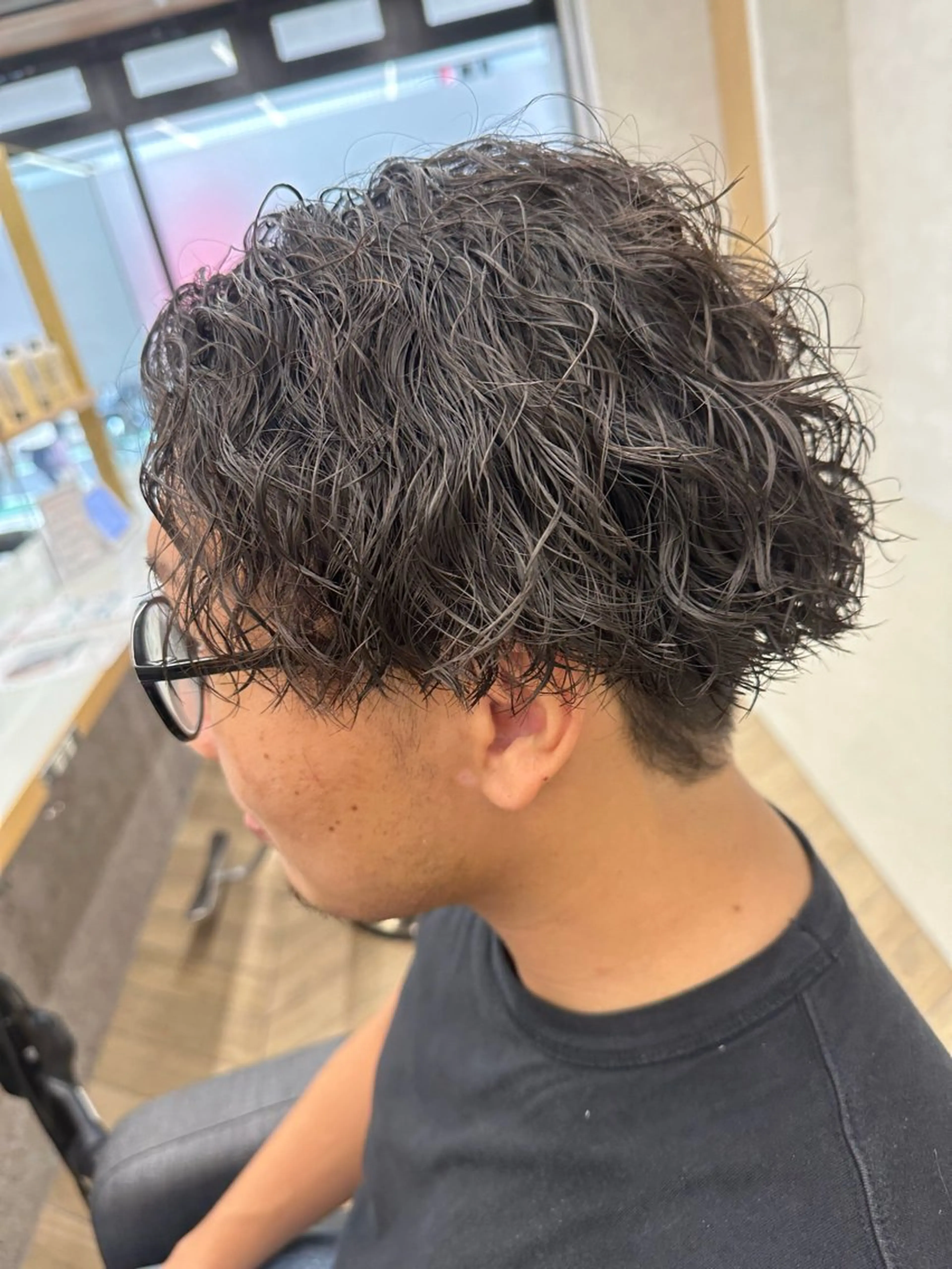 ミディアム パーマ メンズ ミディアムパーマ フェードカット メンズパーマ ツイストスパイラルパーマ 波巻きパーマ 💈メンズ特化 美容師サキ💈のヘアスタイル