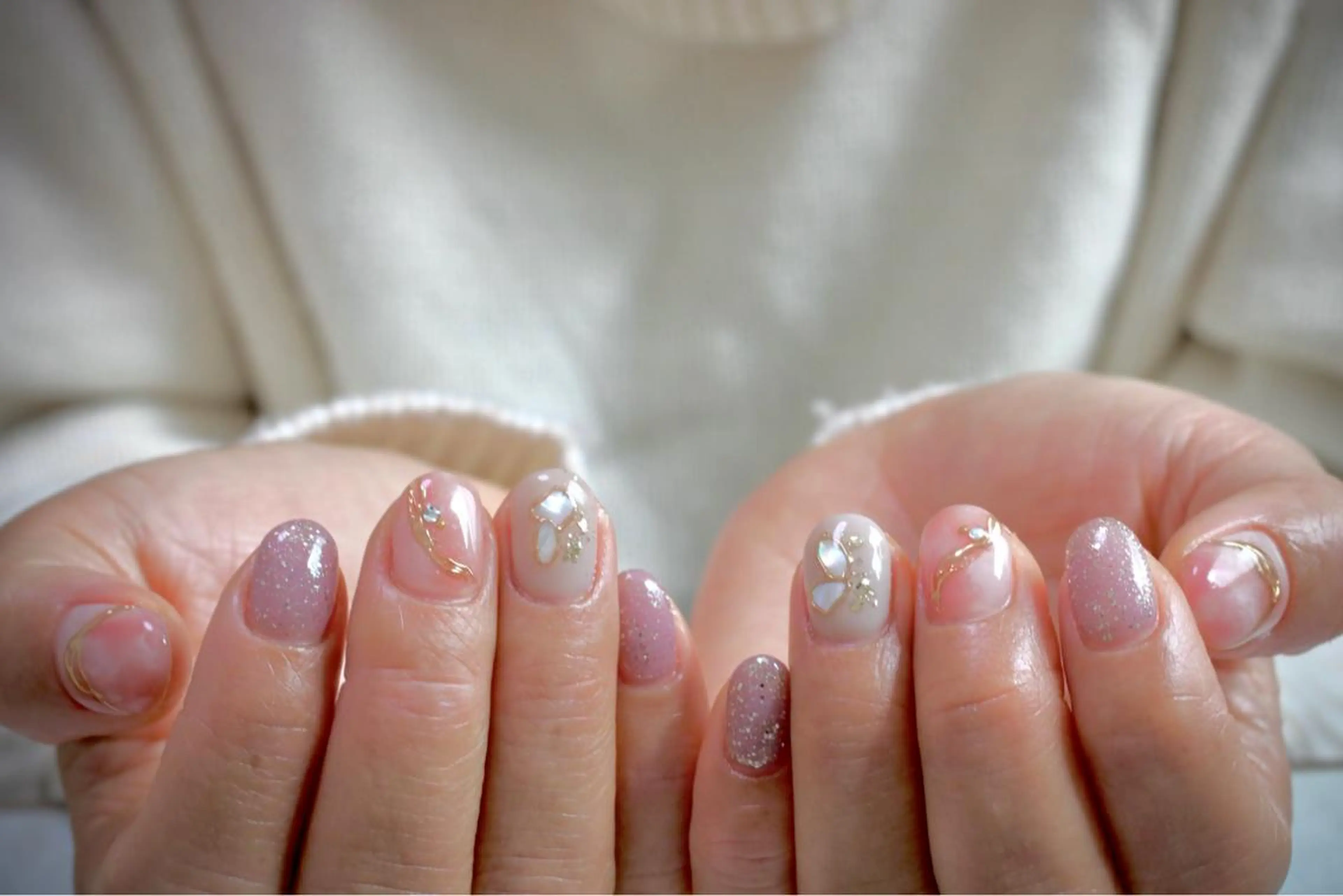 ネイル オーロラネイル カジュアル ジェルネイル ラメ(グリッター) マグネットネイル ハンドネイル MH Nailのネイルデザイン