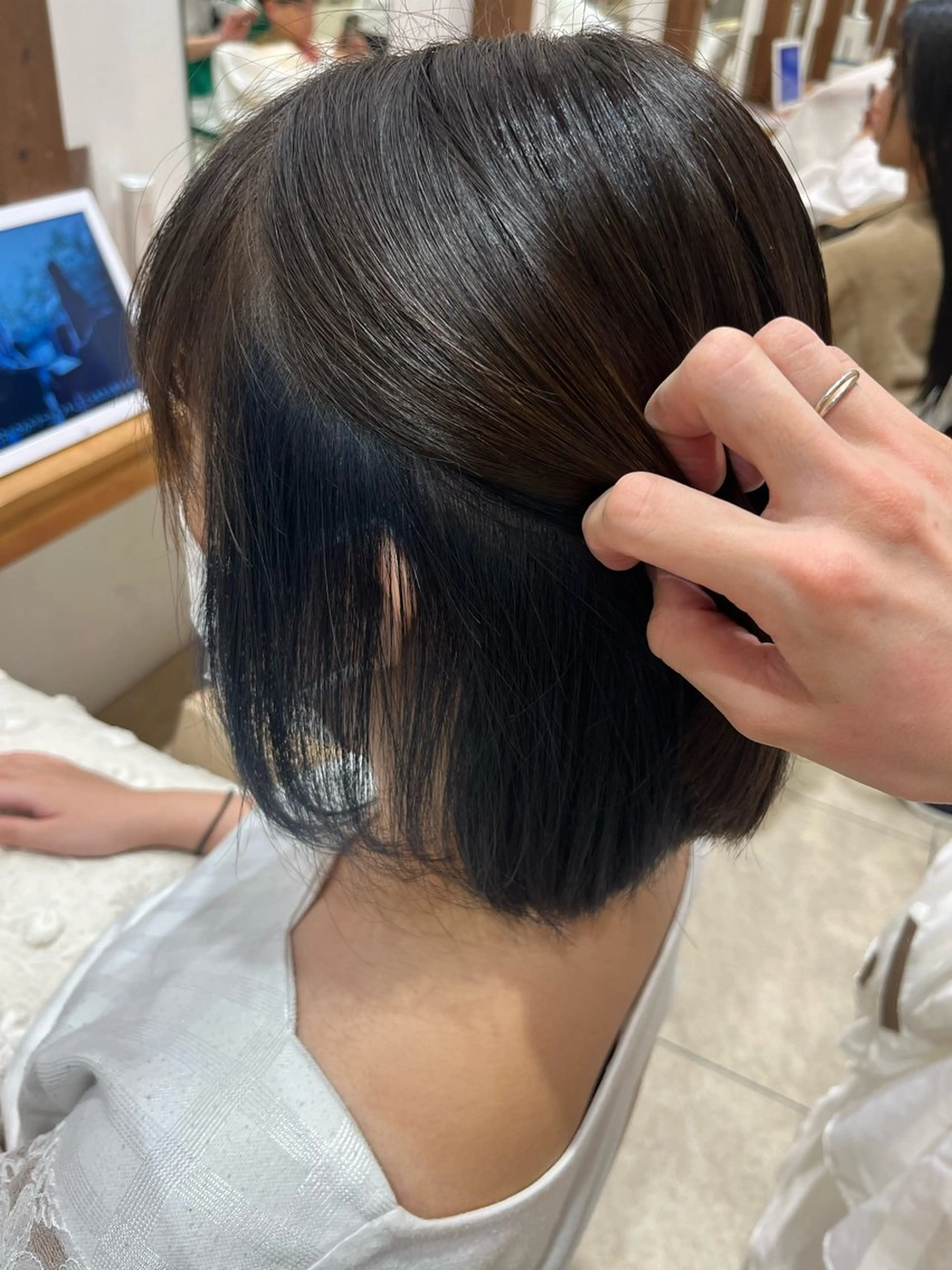 ミディアム カラー ブリーチ ブルーカラー インナーカラー 髪質改善カラー 貝本 遥那 🧸⸝⋆*のヘアスタイル