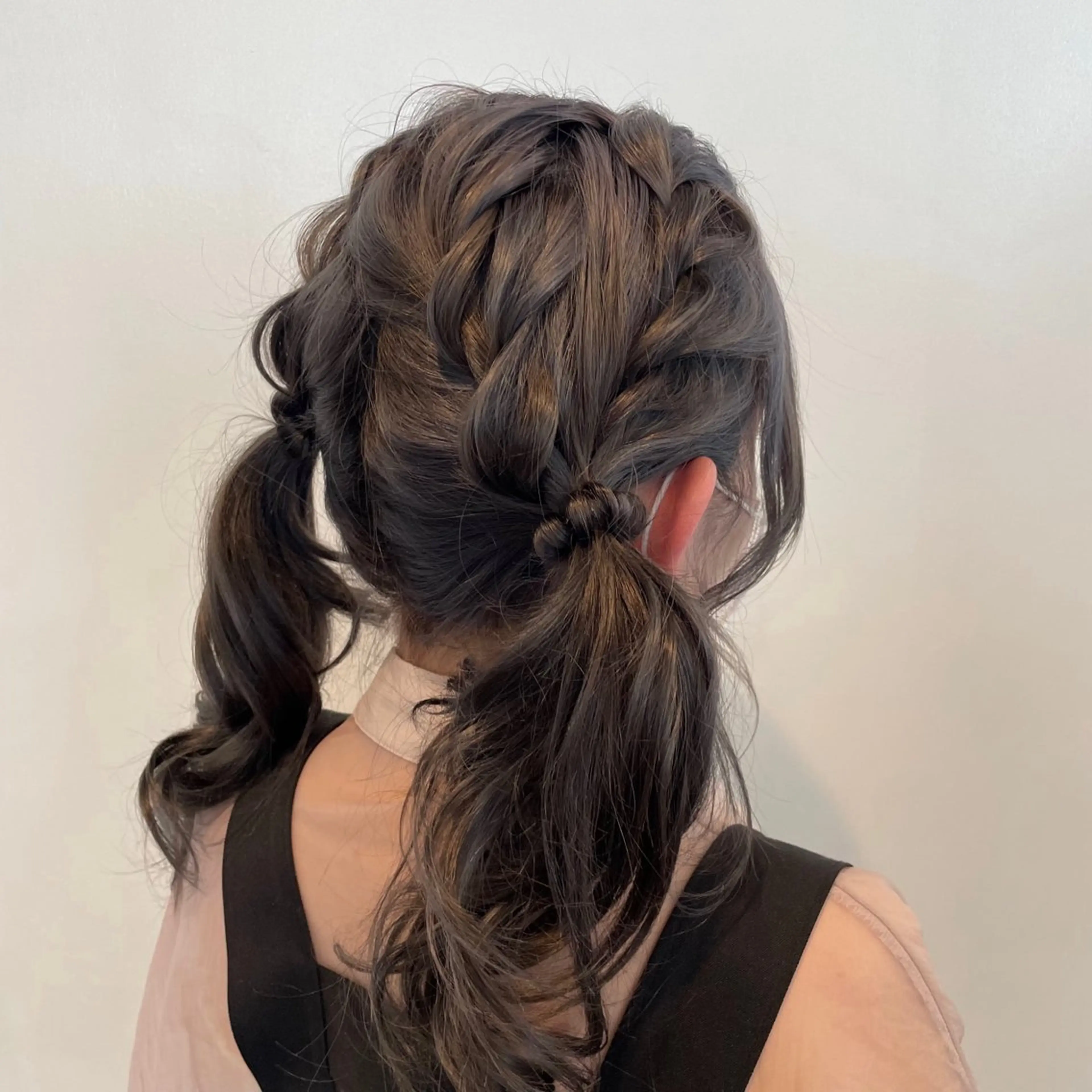 ヘアアレンジ ツインテール チョコレートカラー/ 𝐒𝐚𝐤𝐢のヘアスタイル
