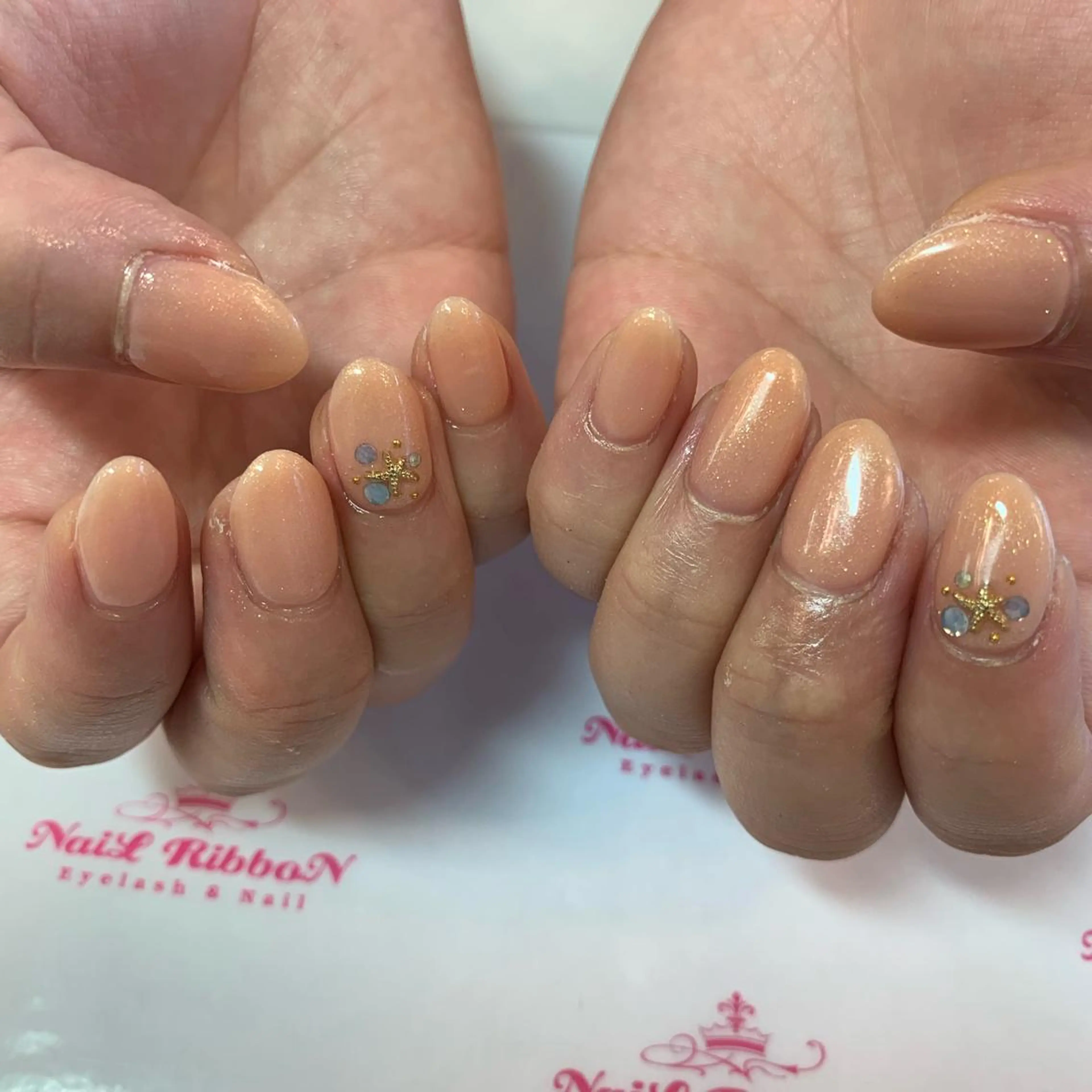ネイル ネイルリボン 受付スタッフのネイルデザイン