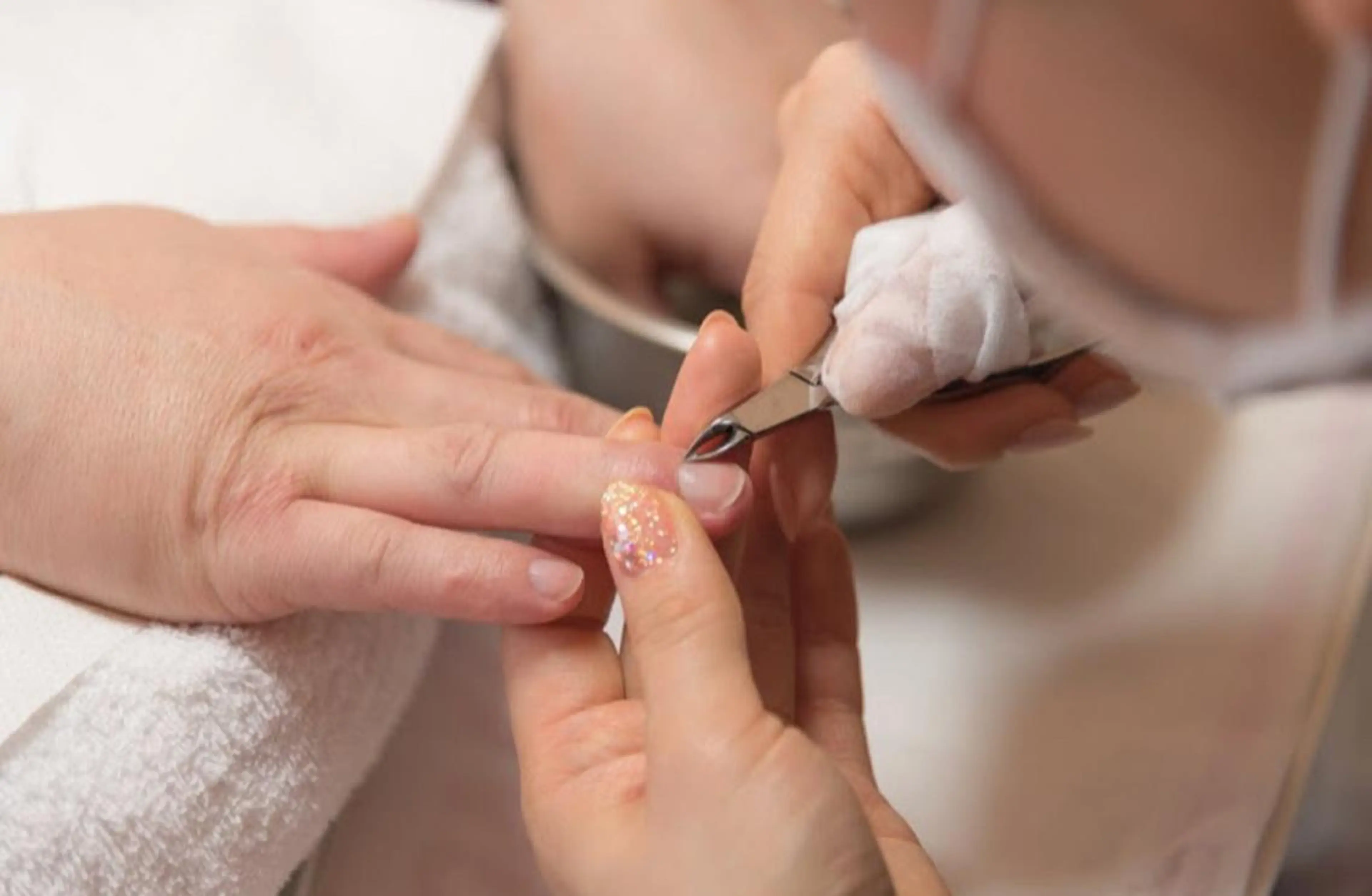 キューティクルケア(甘皮を処理して綺麗に整えます)の写真