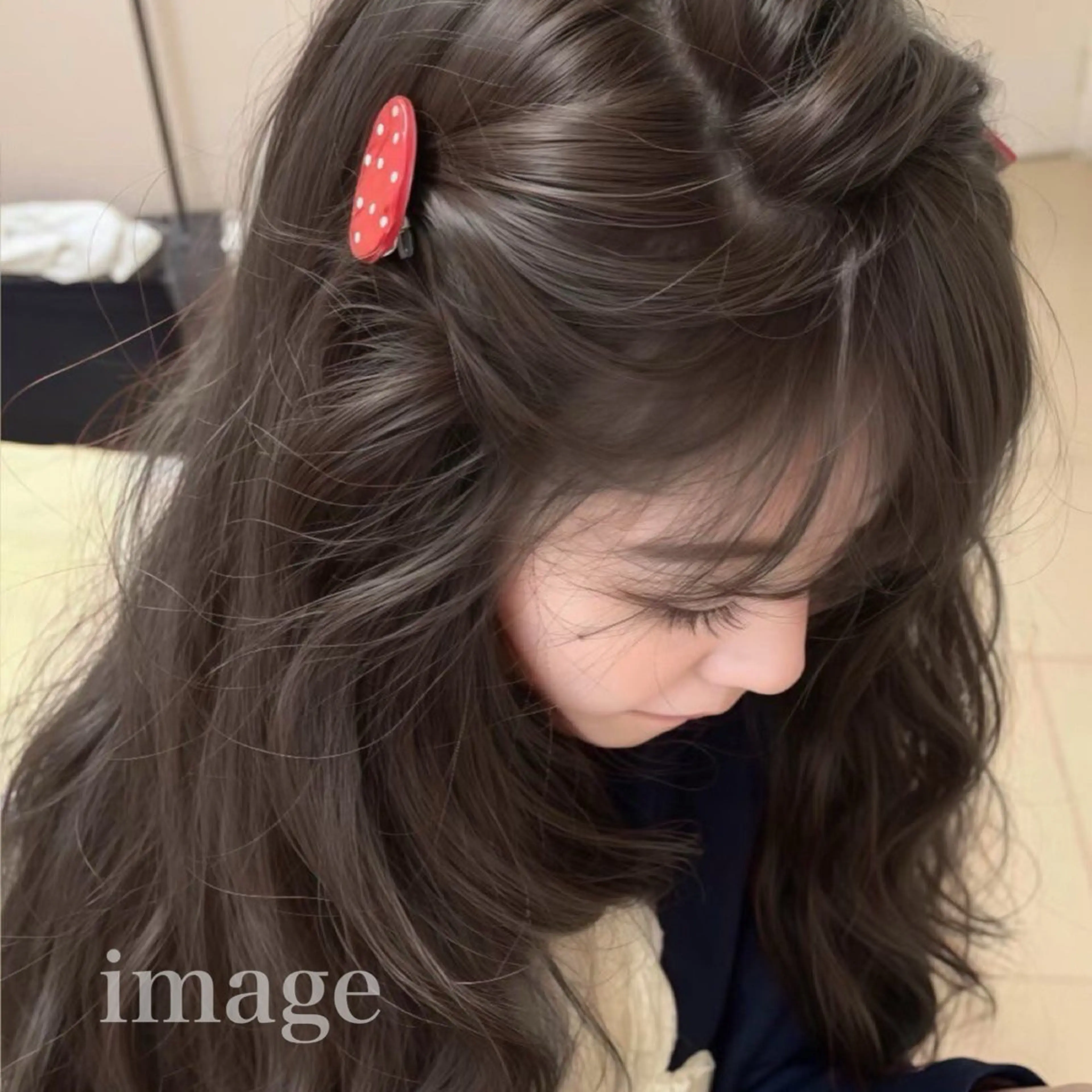 セミロング カラー ブリーチ 透明感カラー ダブルカラー グレージュ ブリーチなしカラー sia所属・Nene Murakamiのヘアスタイル