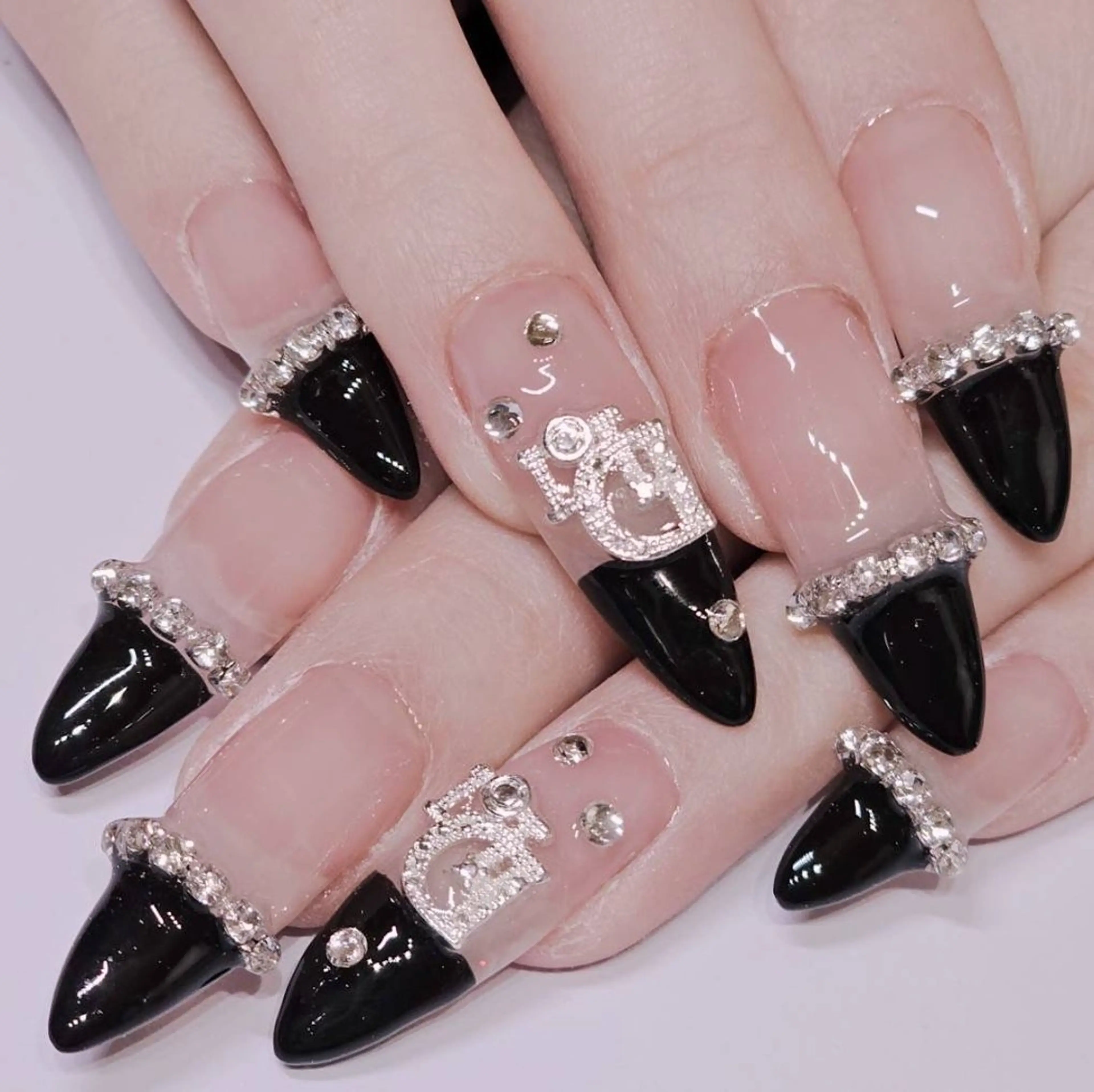 ネイル フレンチネイル 持ち込み ハンドネイル よしだ ひろきのネイルデザイン