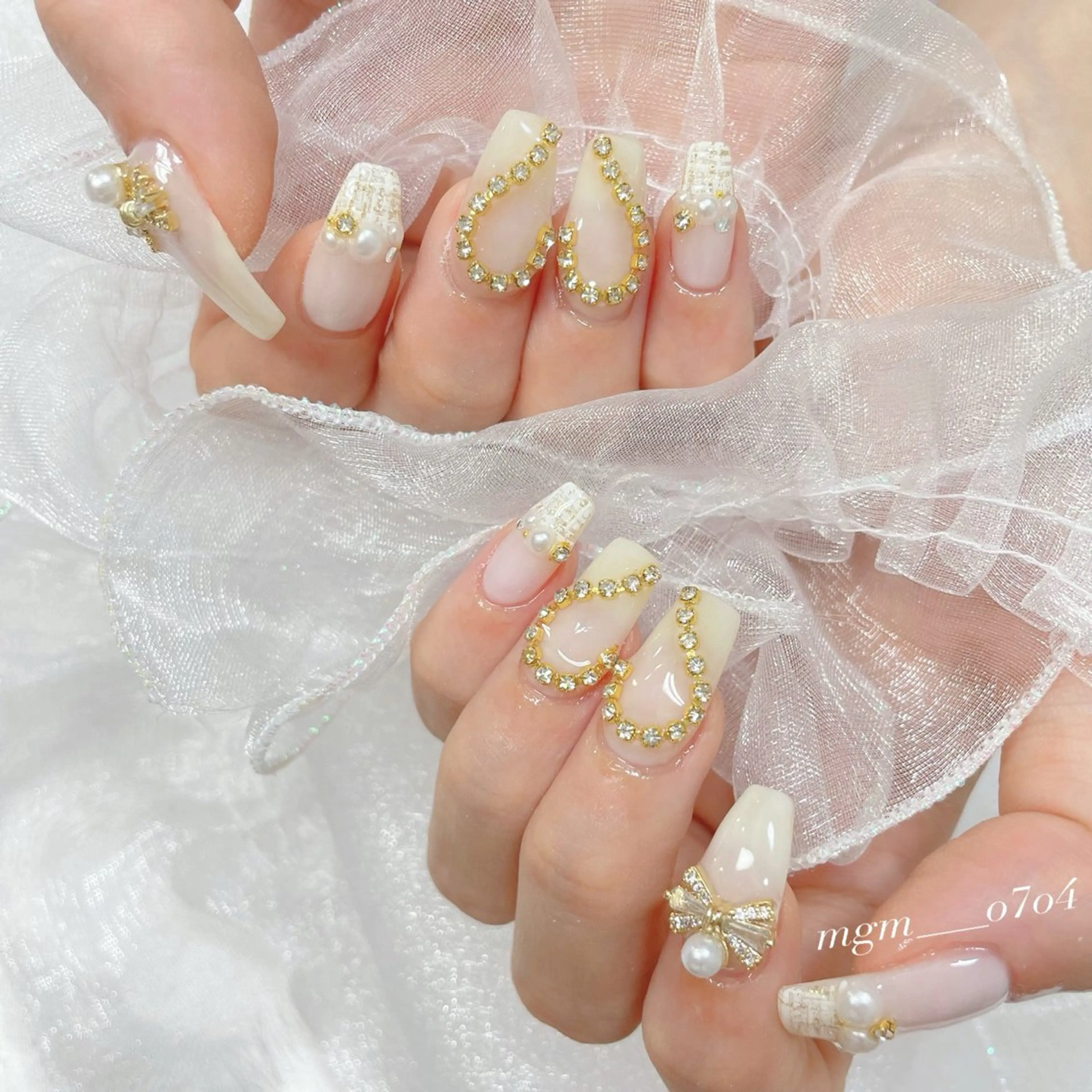 ネイル リボン ハンドネイル ハンドケア MoON...❤︎ MeGuのネイルデザイン