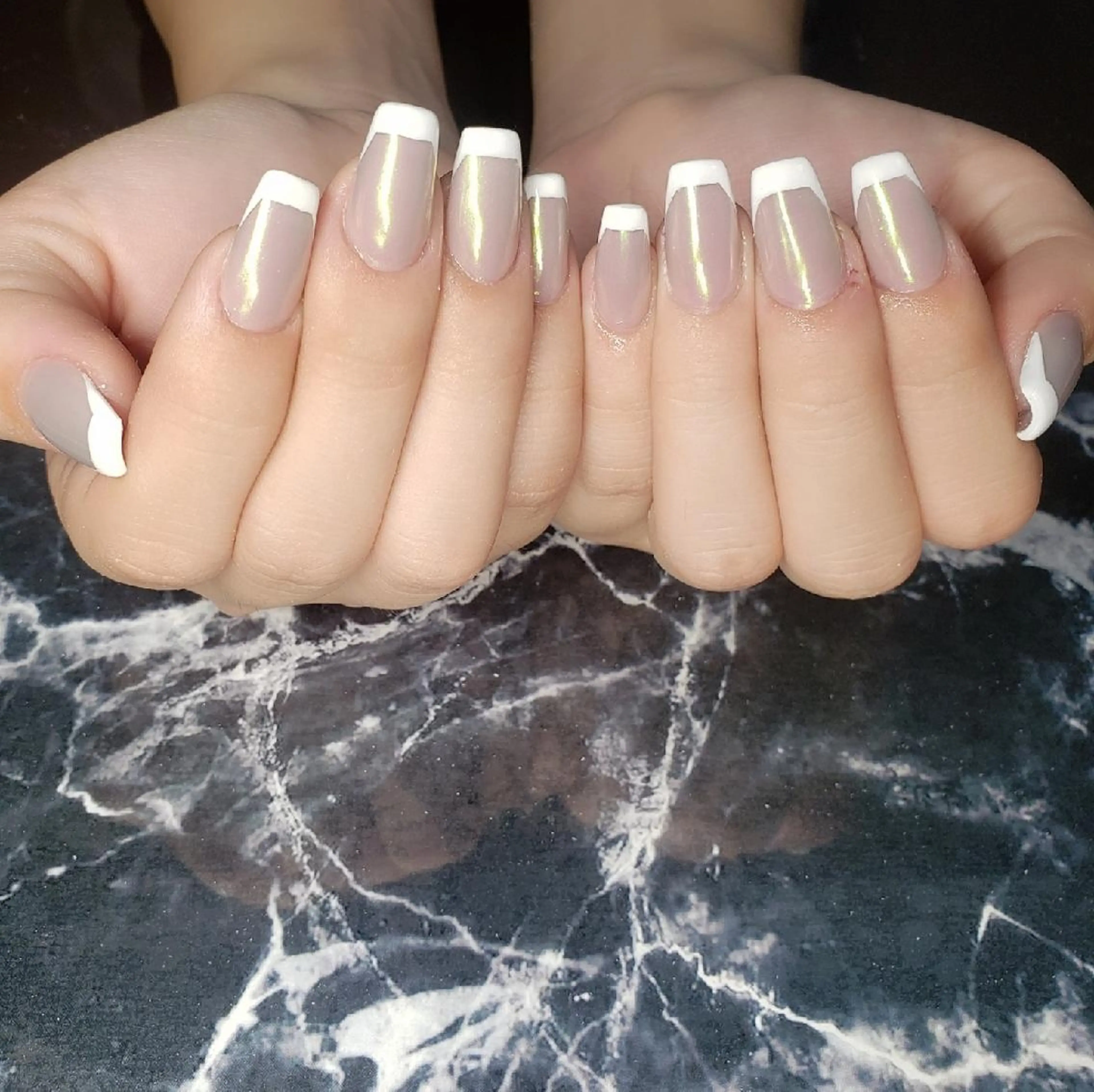 ミディアム ネイル オーロラネイル フレンチネイル ミラーネイル ハンドネイル クロキ 。のネイルデザイン