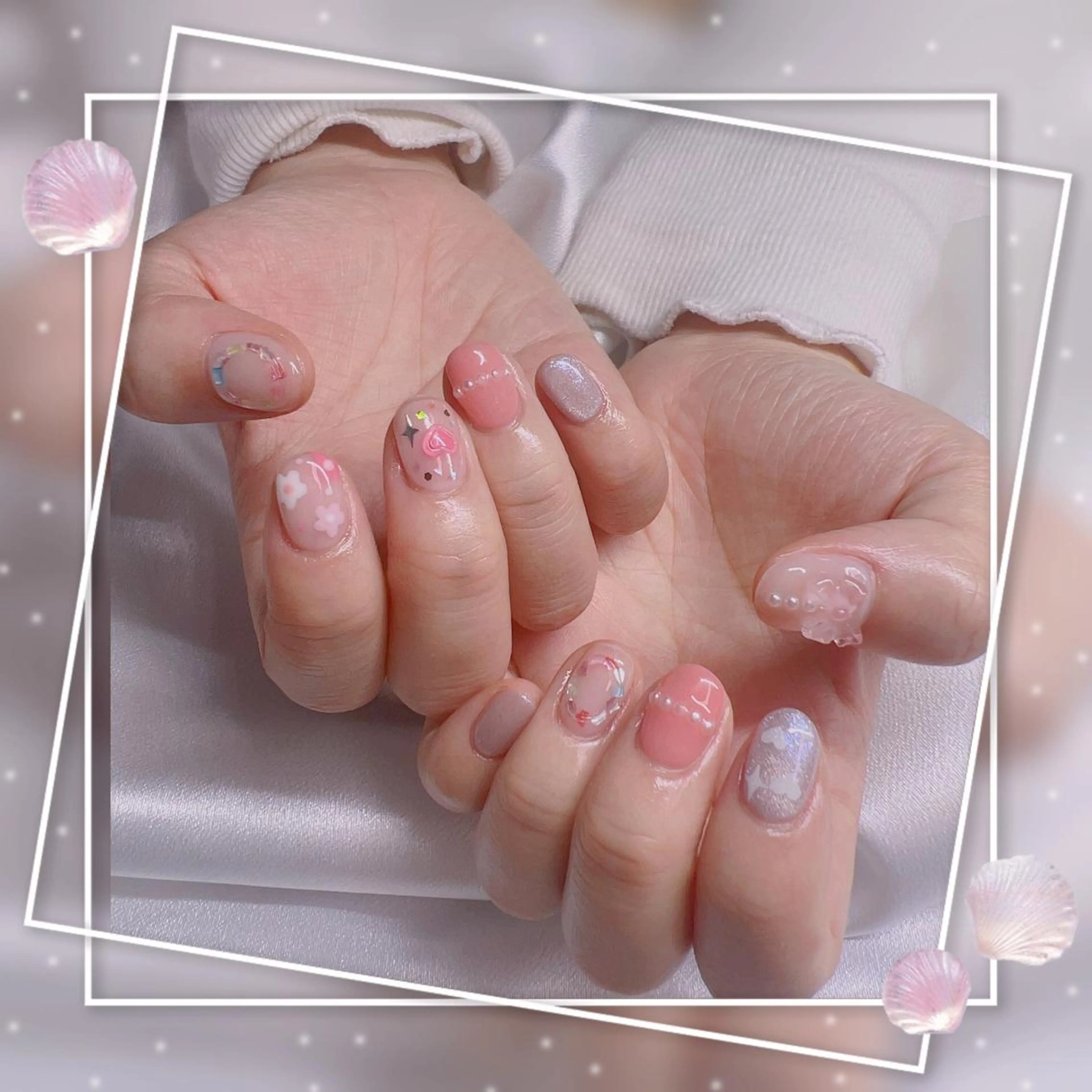 ネイル フレンチネイル キラキラネイル 韓国ネイル マグネットネイル マグネットフレンチ ハンドネイル Chill Nailsalonのネイルデザイン