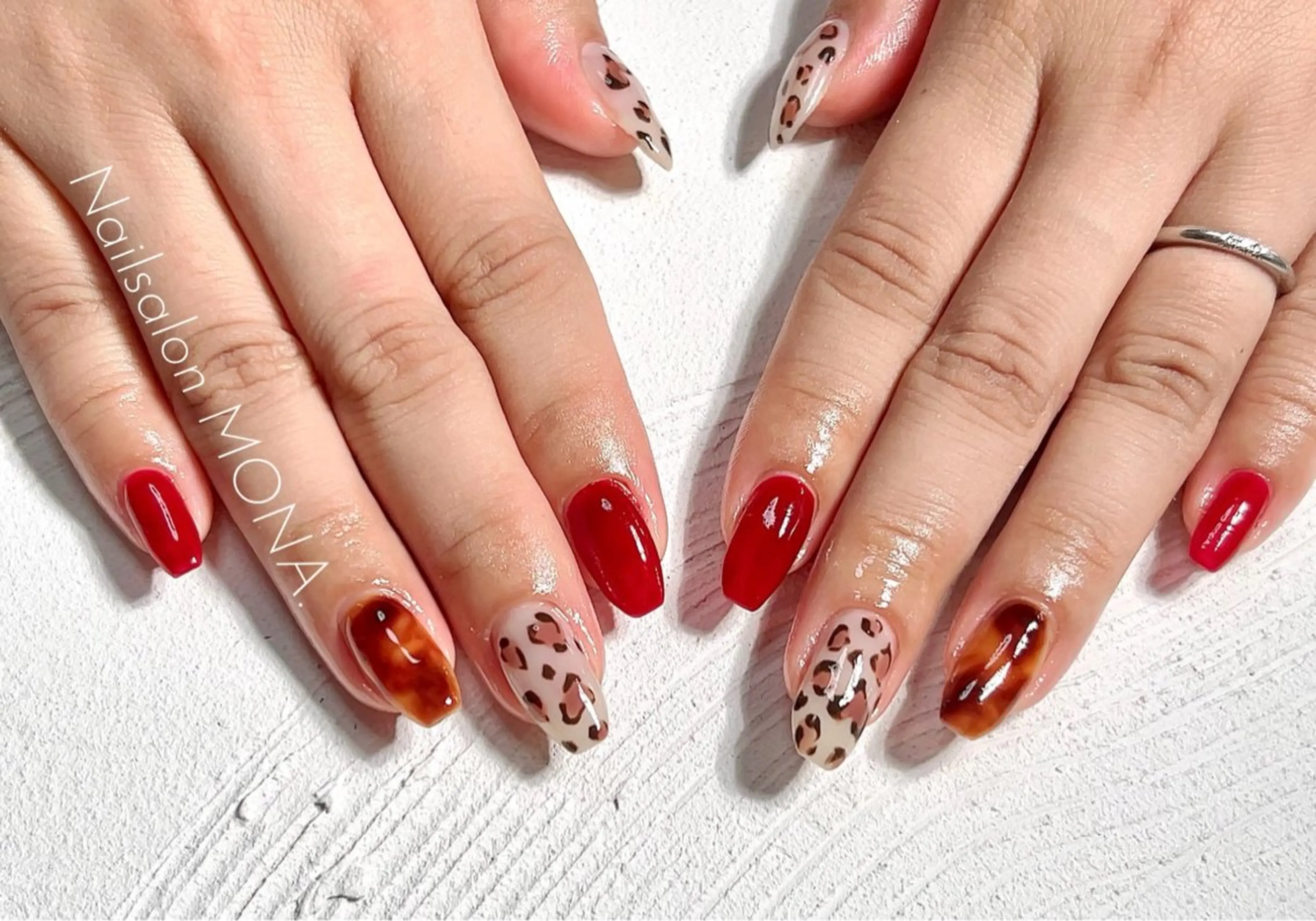 ネイル べっ甲ネイル ハート Nailsalon MONA.のネイルデザイン