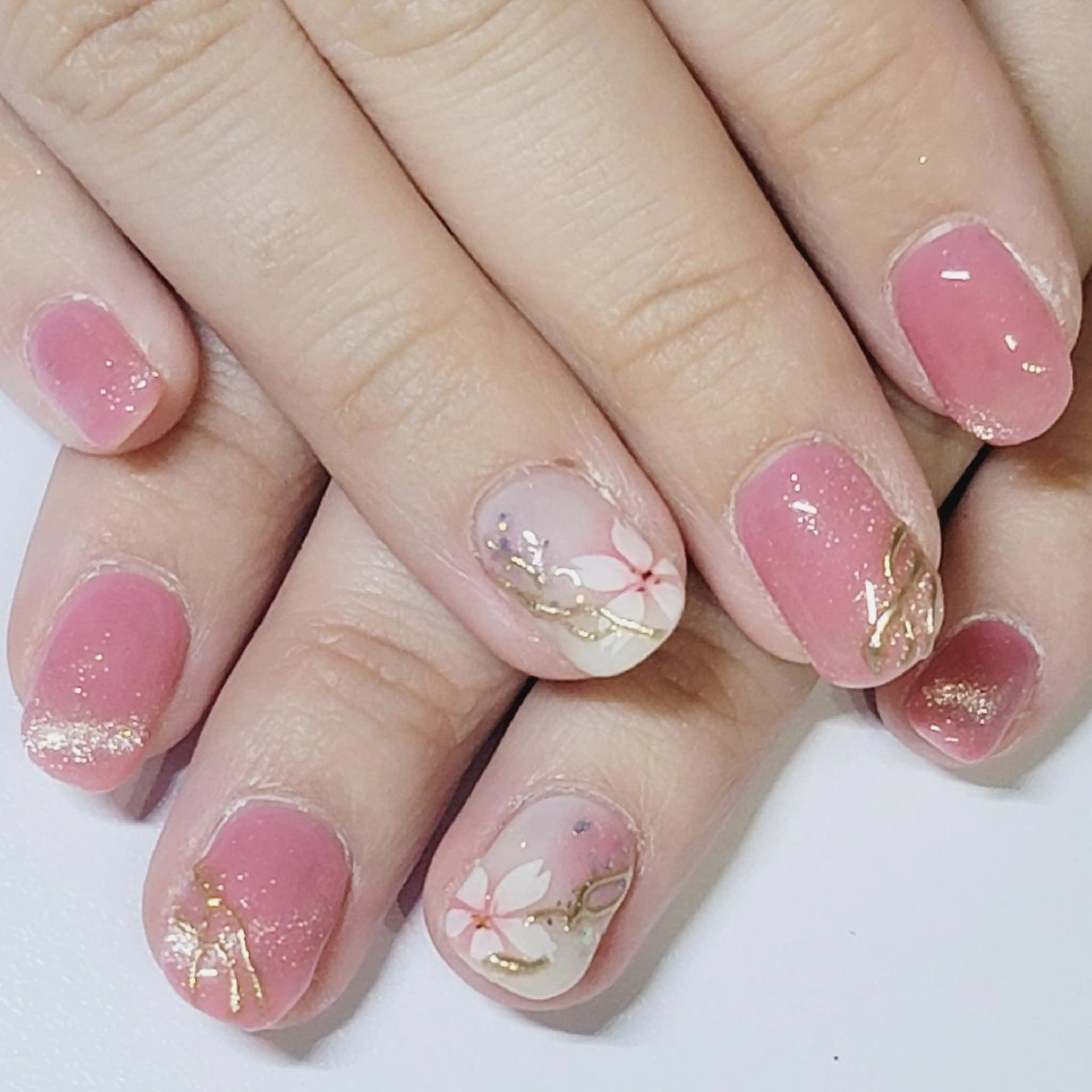 ネイル アートネイル 桜ネイル ゴールド ピンク ホワイト ハンドネイル よしだ ひろきのネイルデザイン