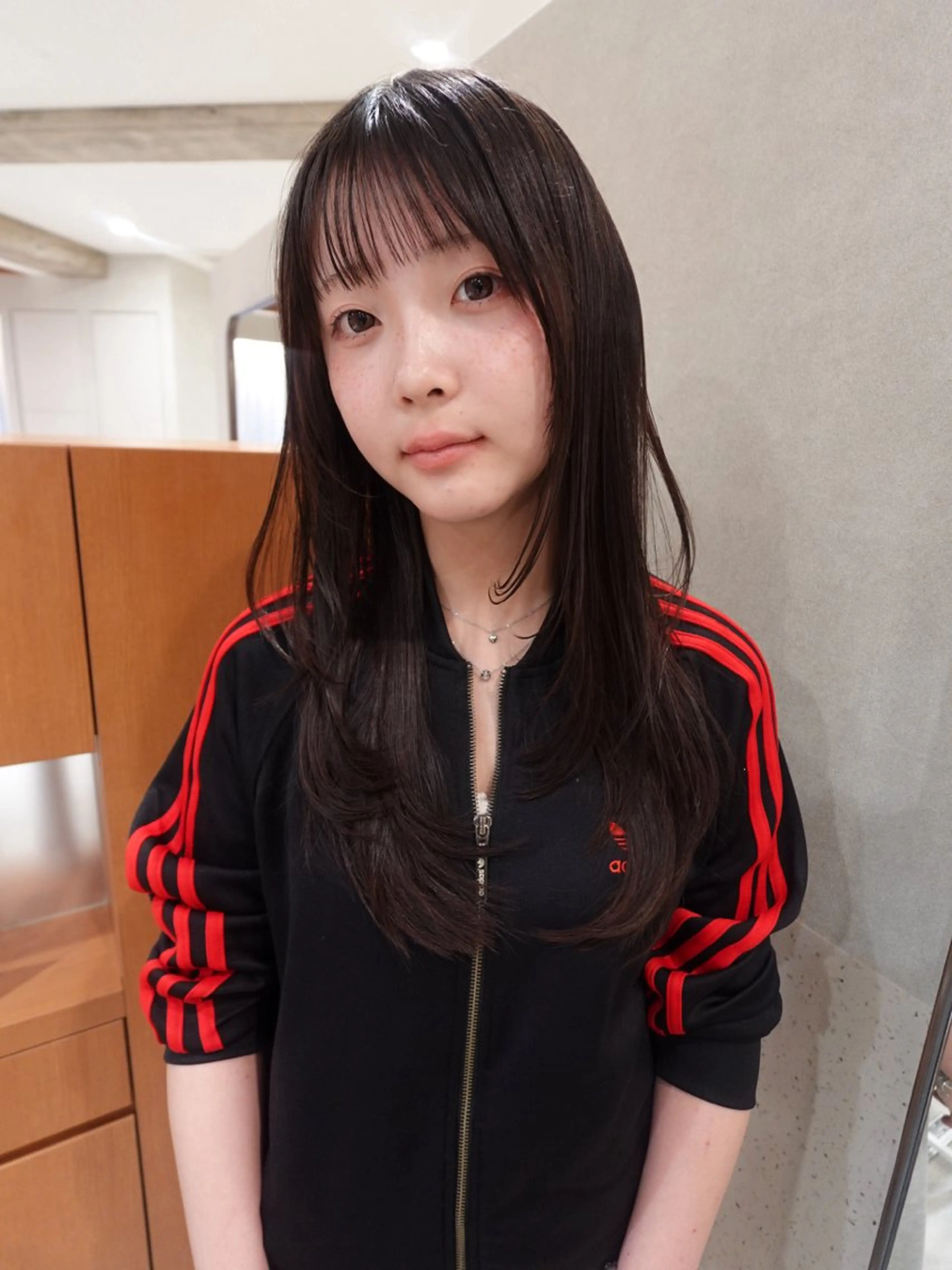 ミディアム ミディアムレイヤー デザインカット 顔周りカット 韓国風ヘア レイヤーカット カット 梅田/レイヤーカット /ミルクティーカラーのヘアスタイル