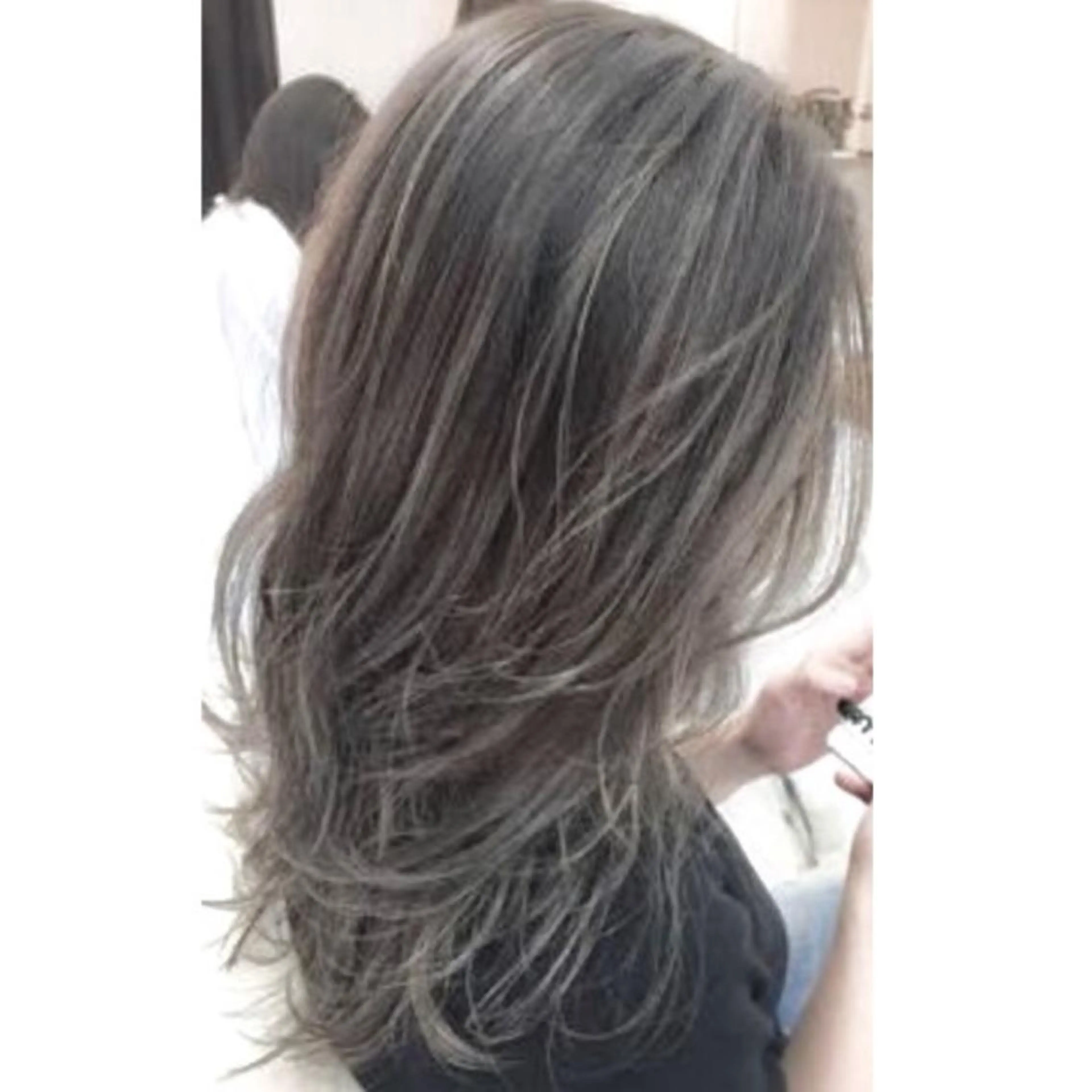 セミロング カラー バレイヤージュ グレージュ ハイライトカラー ハイライト レイヤーカット 韓国レイヤーカット★ 小林大樹のヘアスタイル