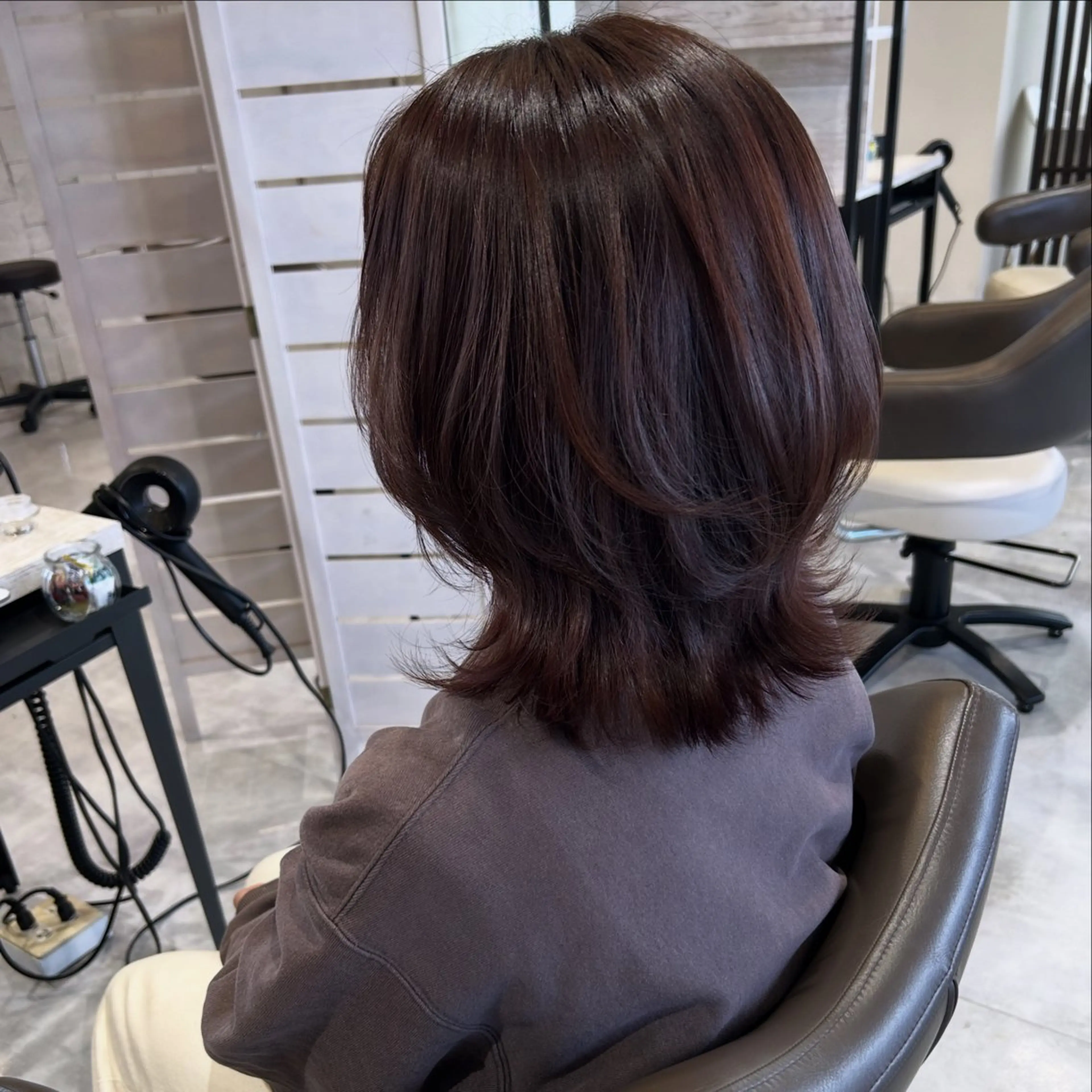 ミディアム カラー ブラウンカラー ショコラブラウン 小出 彩水のヘアスタイル