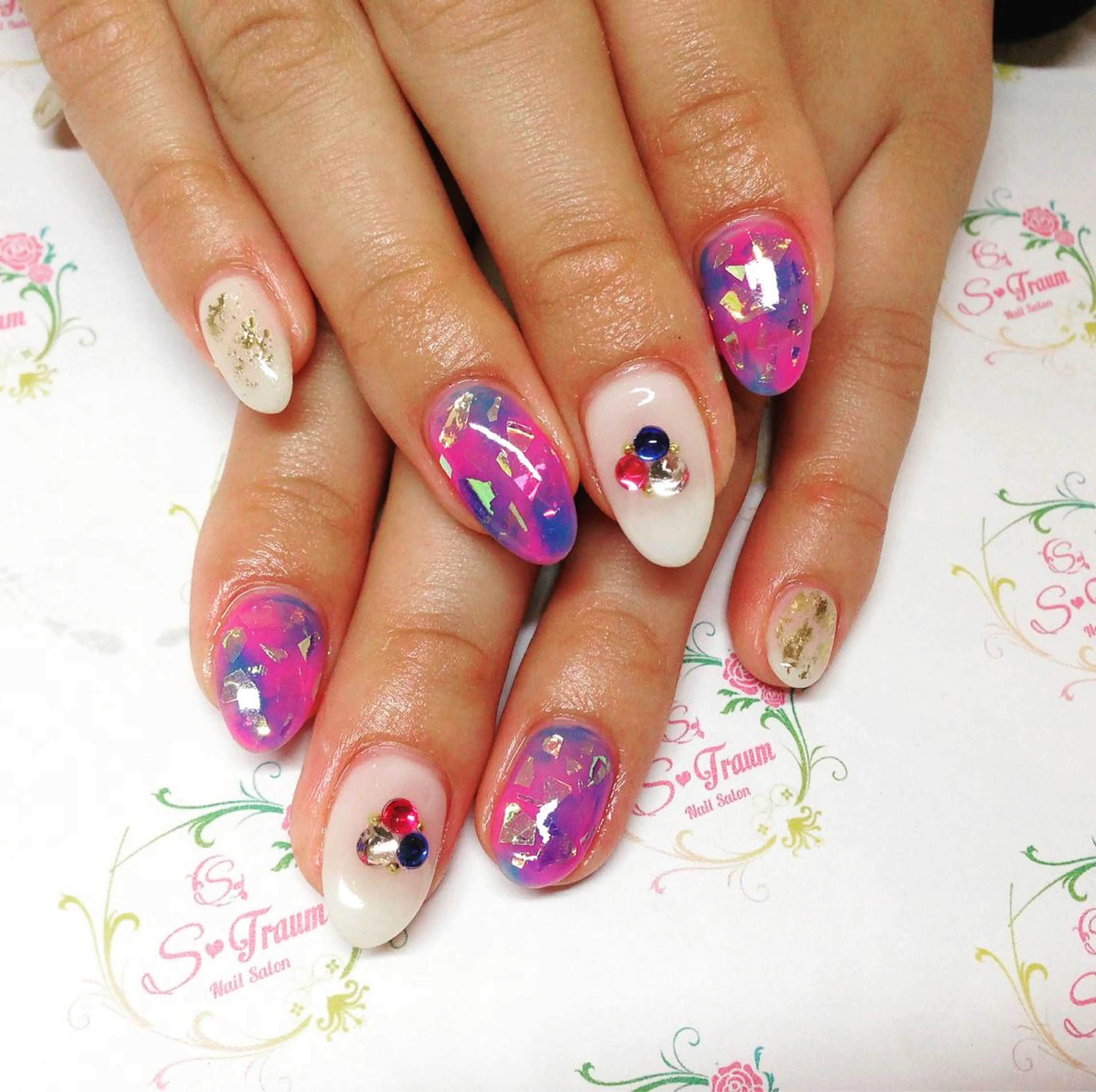 ネイル ホログラムネイル Nail Salon S-Traumのネイルデザイン
