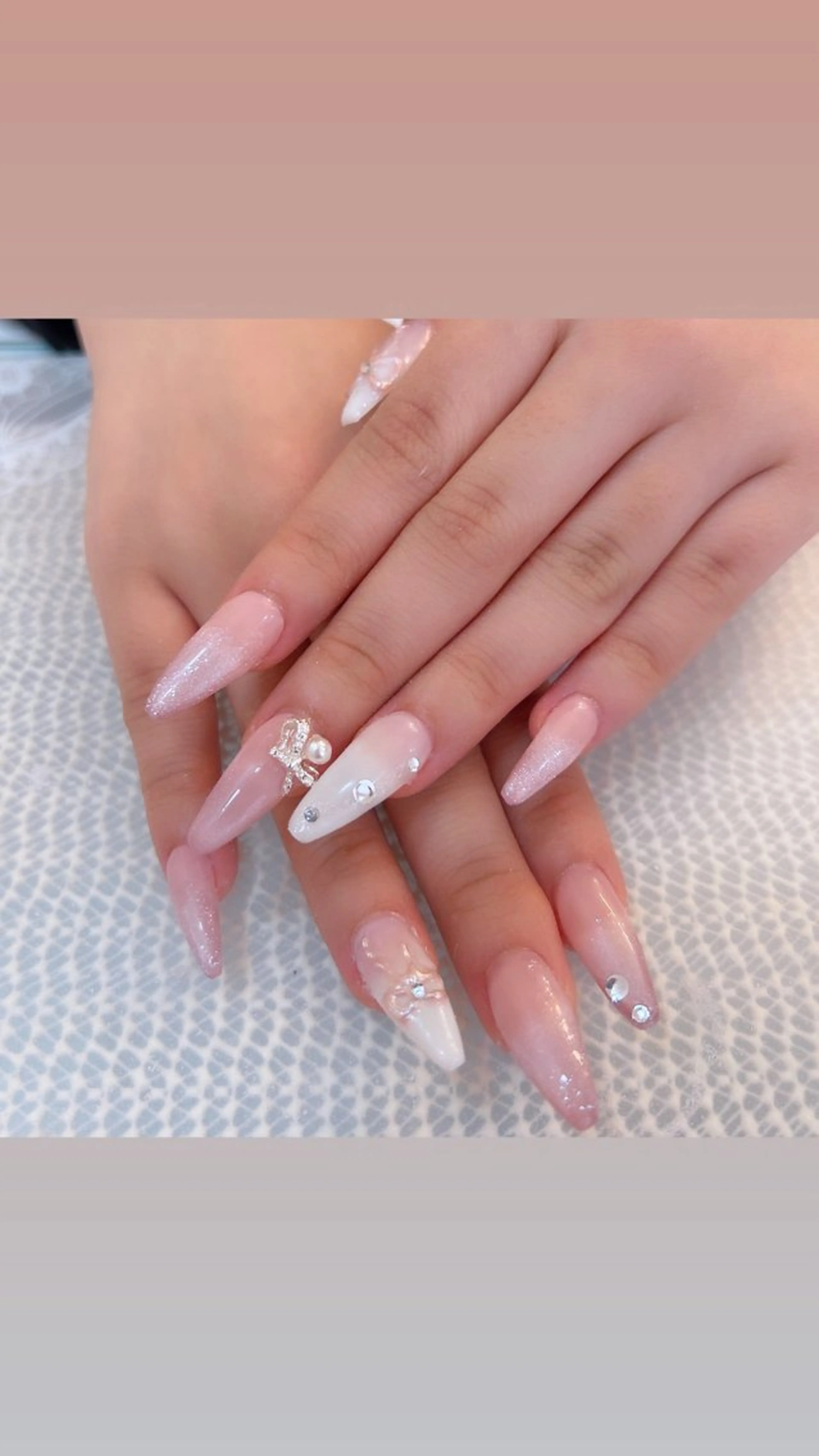 ネイル グラデーション マグネットネイル ミラーネイル 持ち込み ぷっくりネイル CherieNail 💗manaのネイルデザイン