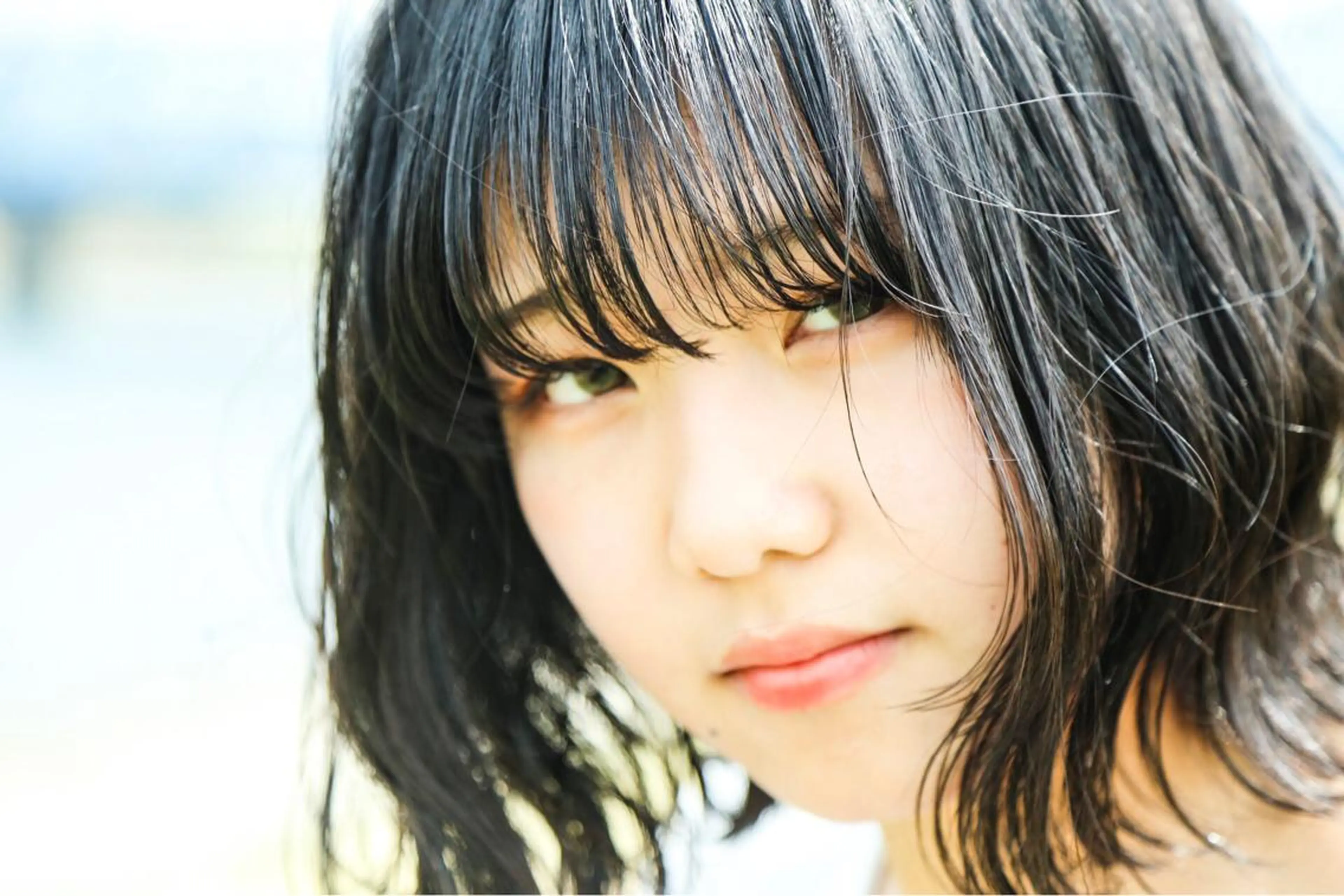 ミディアム パーマ ミディアムパーマ TAI透明カラー 柔らかい縮毛矯正のヘアスタイル