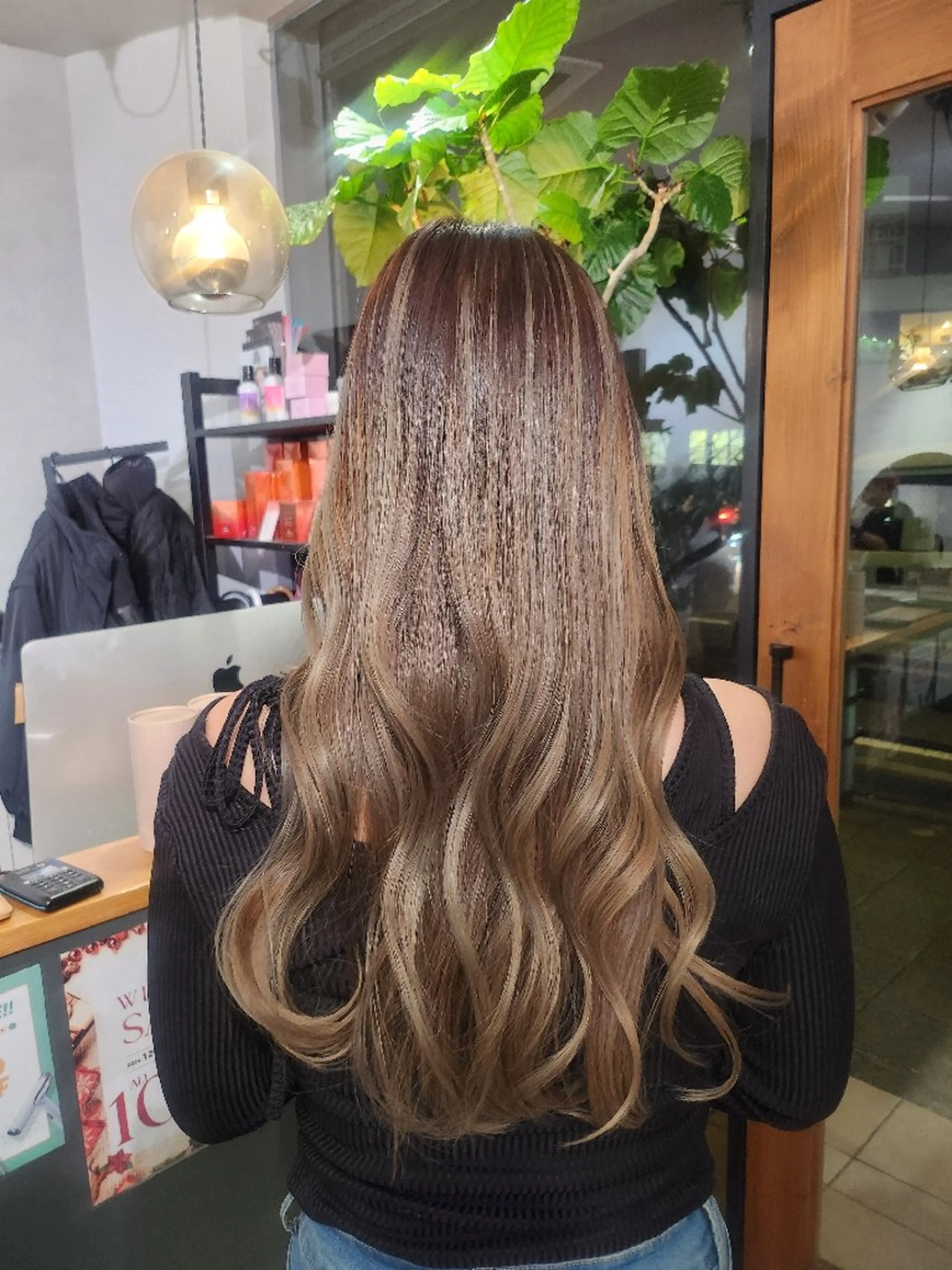 ロング カラー バレイヤージュ レイヤーカット 金田 拓也のヘアスタイル