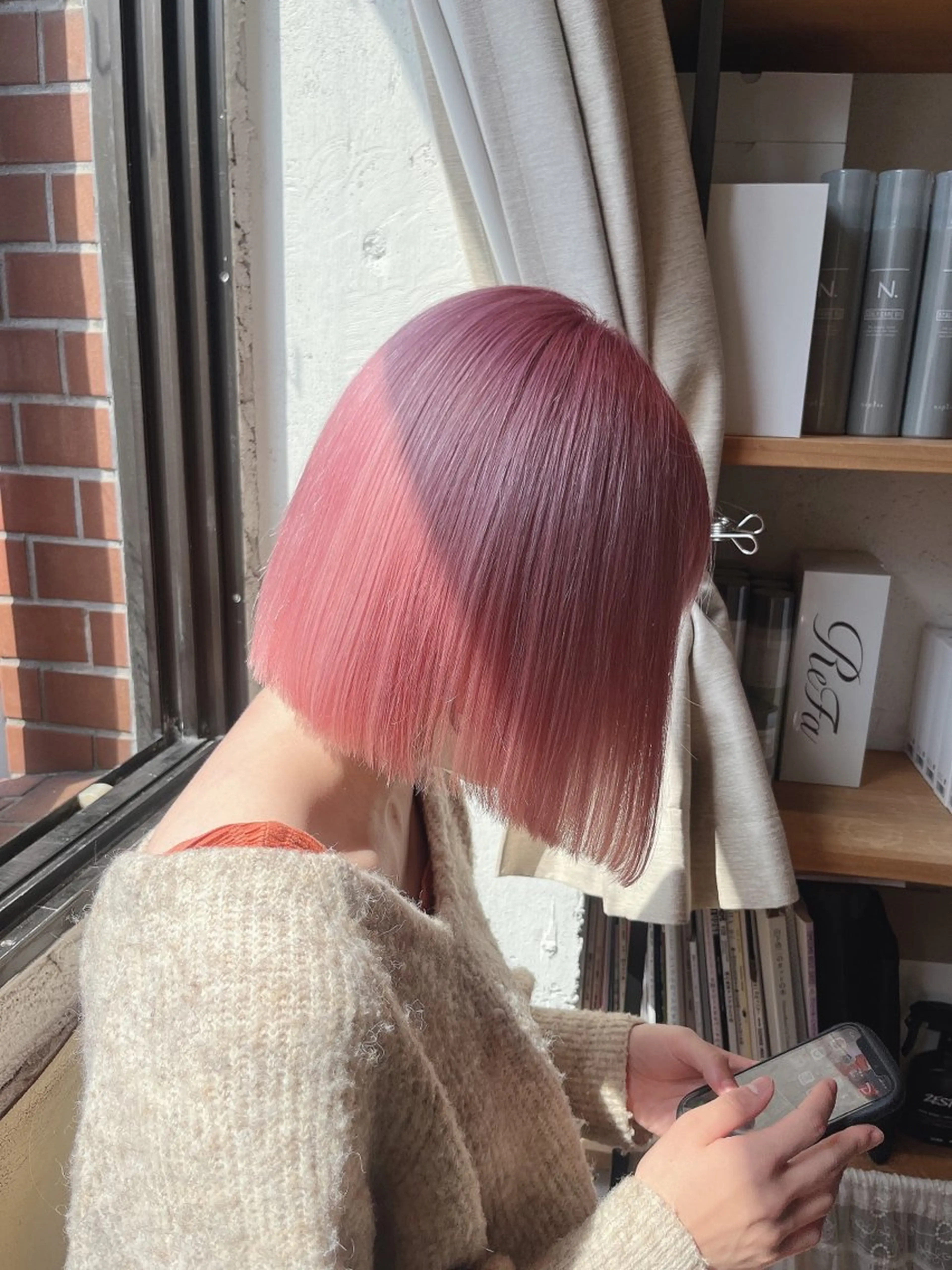 ショート カラー 切りっぱなしボブ ピンクカラー ボブ ヘアカラー 岩切 晴香のヘアスタイル