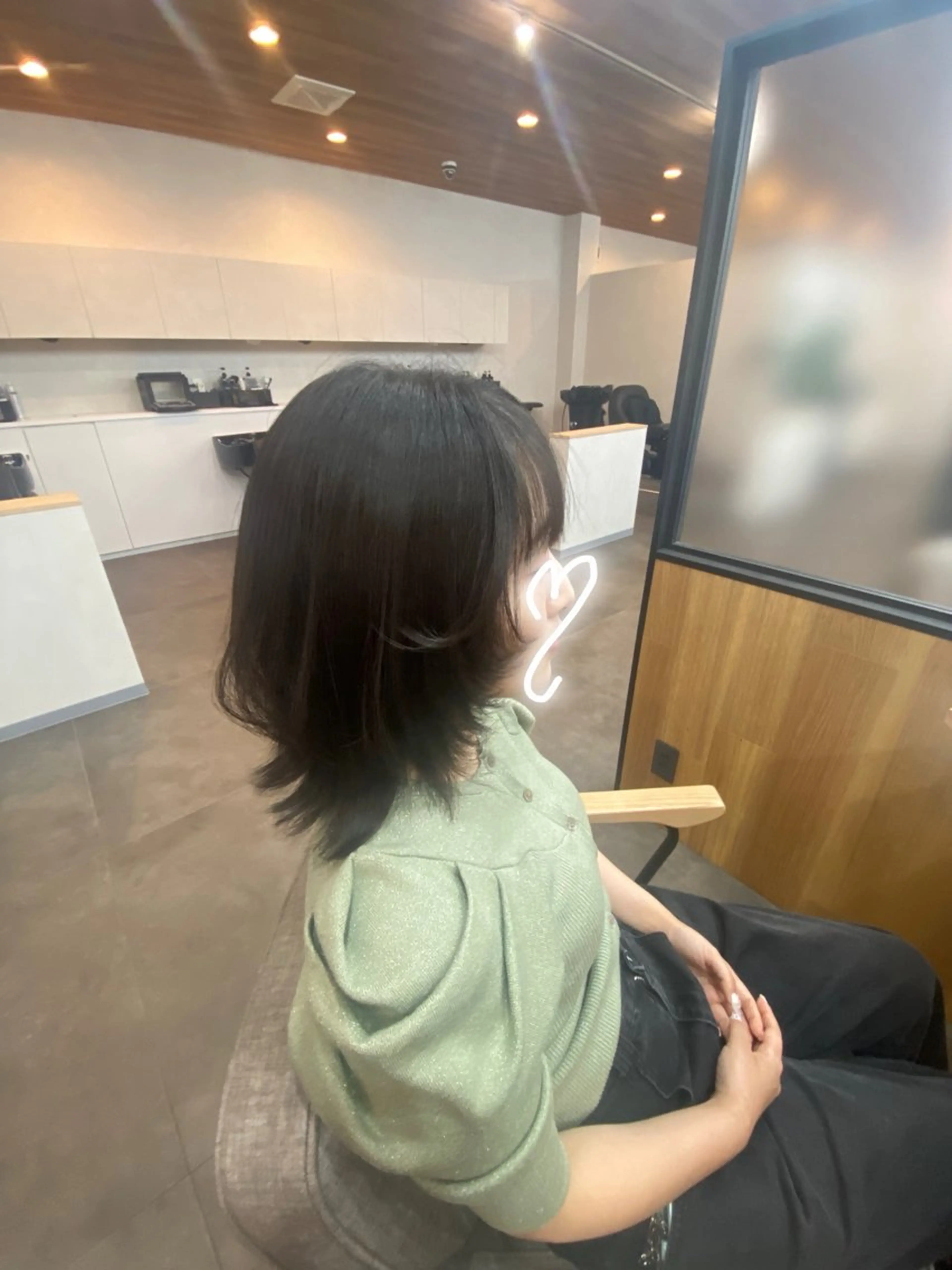 ミディアム 顔まわりレイヤー 顔周りカット レイヤーカット ウルフカット 金田 麻莉亜のヘアスタイル