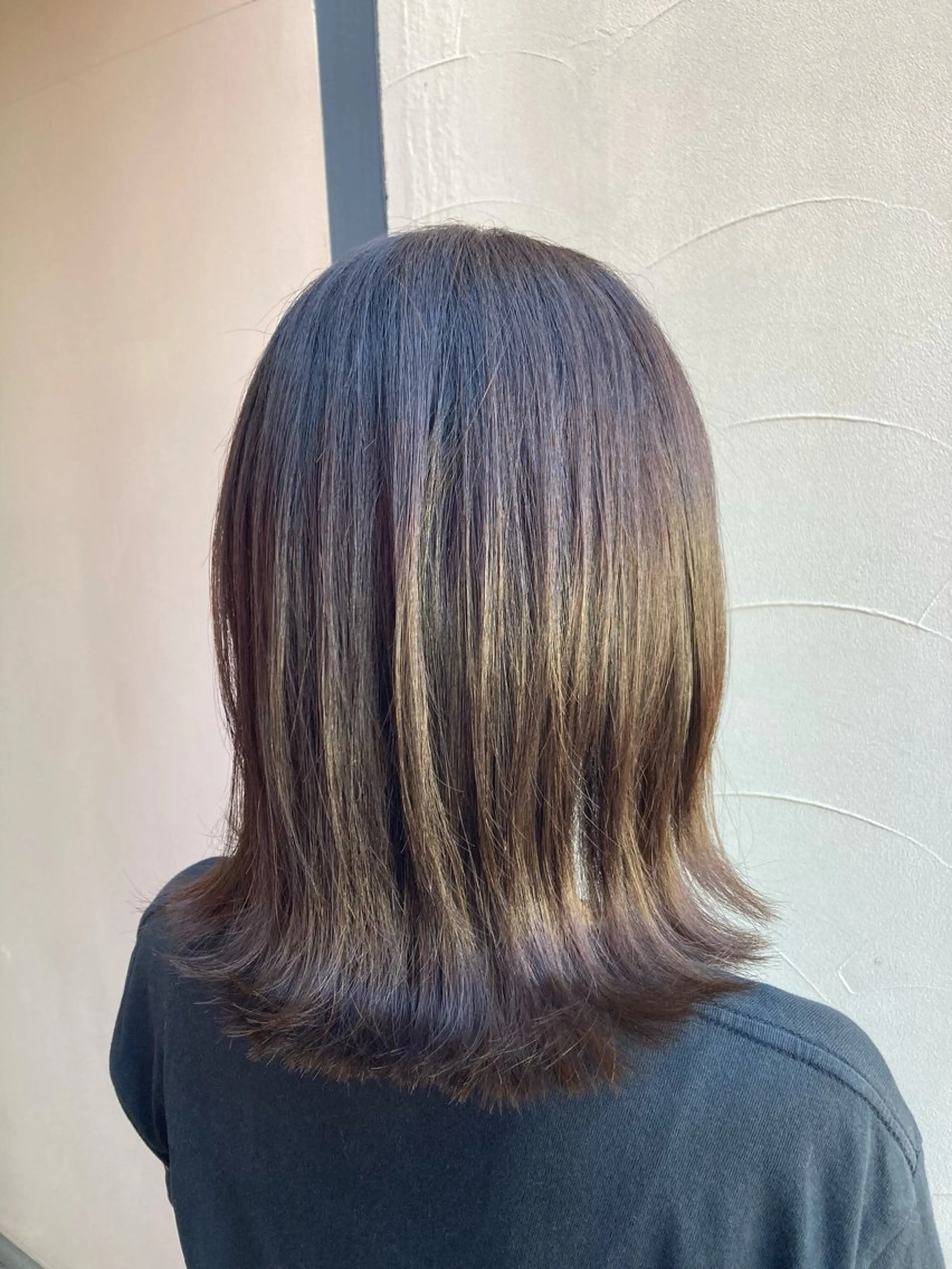 セミロング カラー 深谷 真見のヘアスタイル