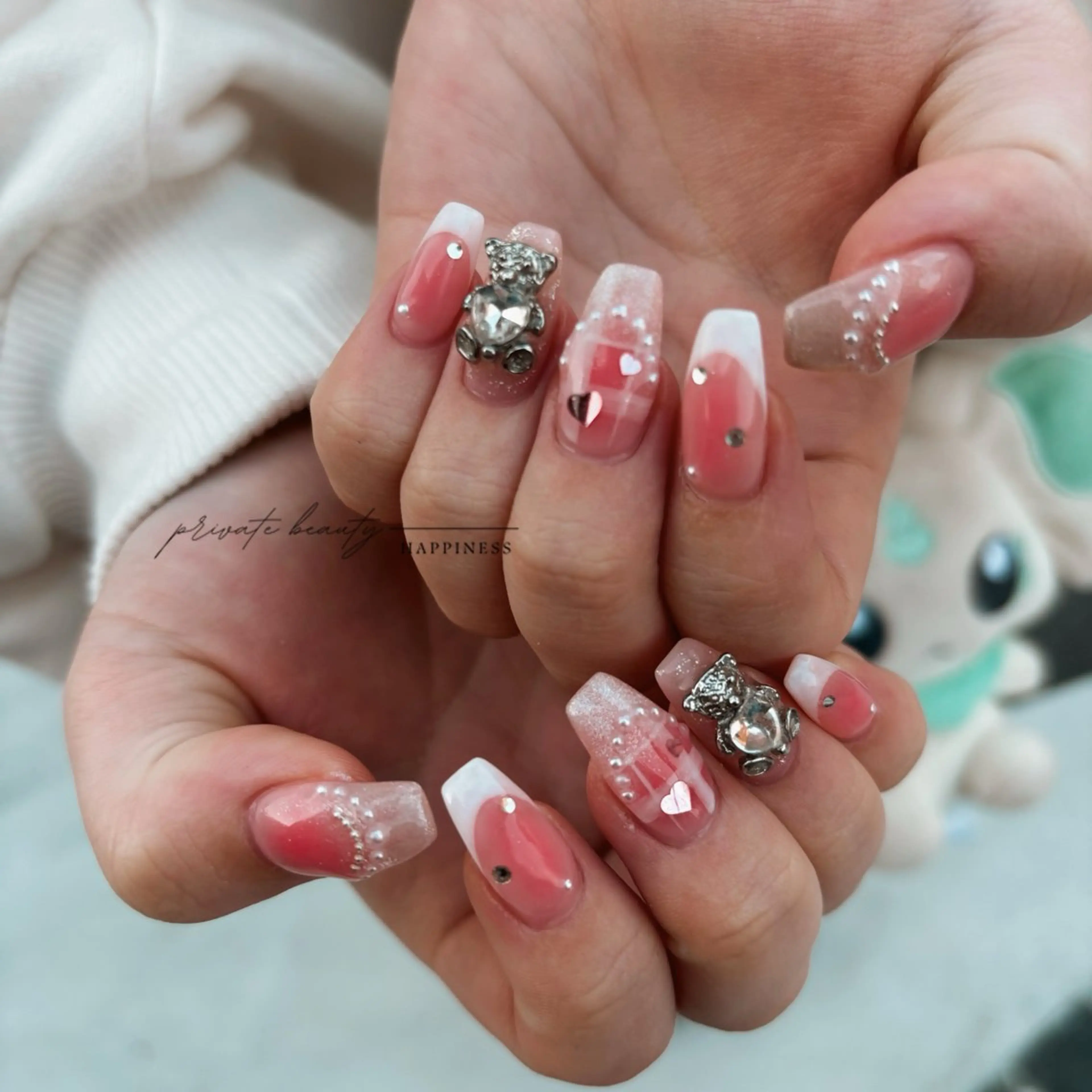 ネイル 長さ出し 卒業式 キラキラネイル ロングネイル 持ち込み ハンドネイル happiness nailのネイルデザイン