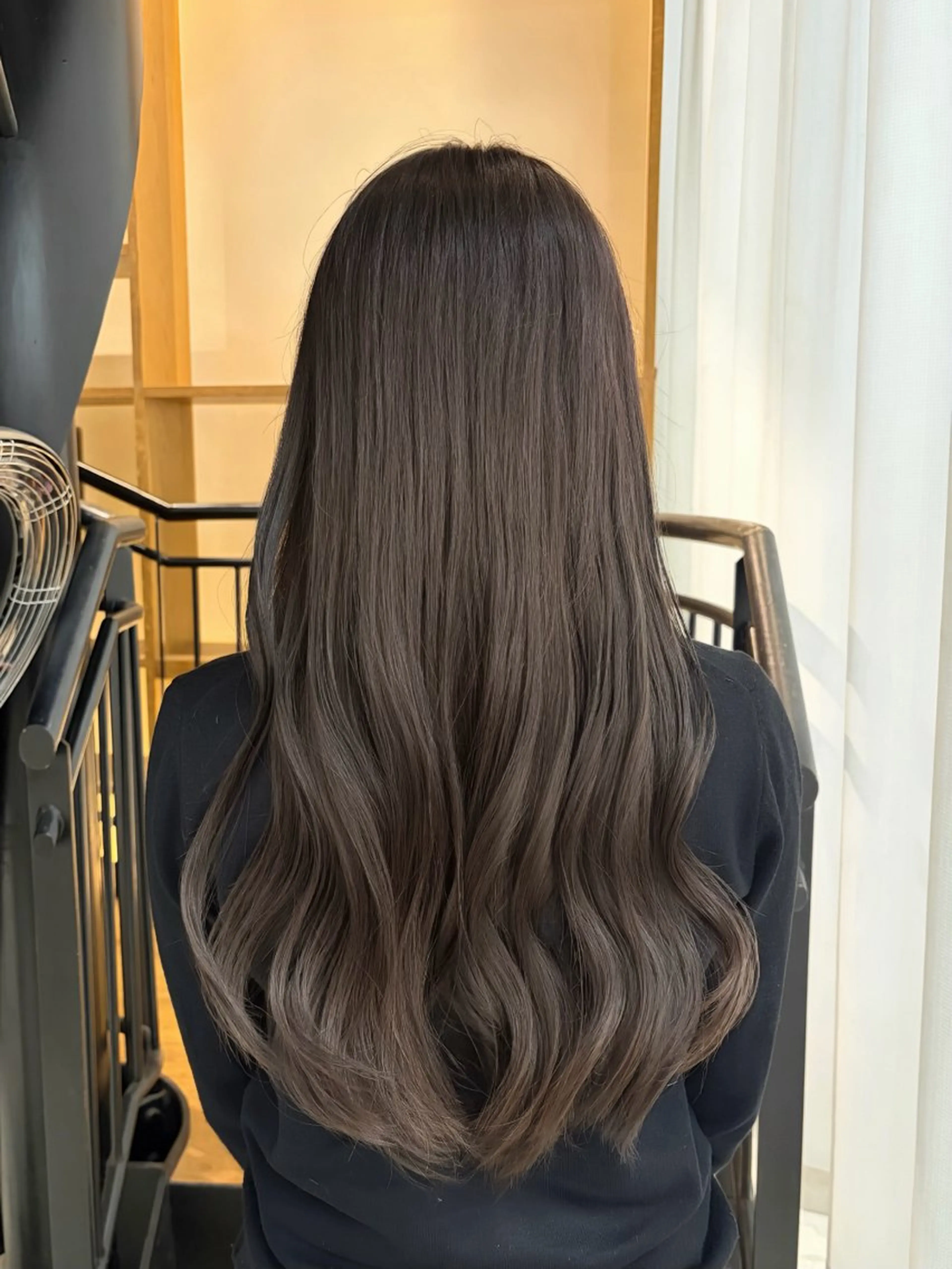 ロング カラー パーマ ヘアアレンジ ベージュカラー 透明感カラー 韓国風ヘア レイヤーカット カット ヘアカラー 中顔面短縮カット🪽 レイヤー🥀コウヘイのヘアスタイル