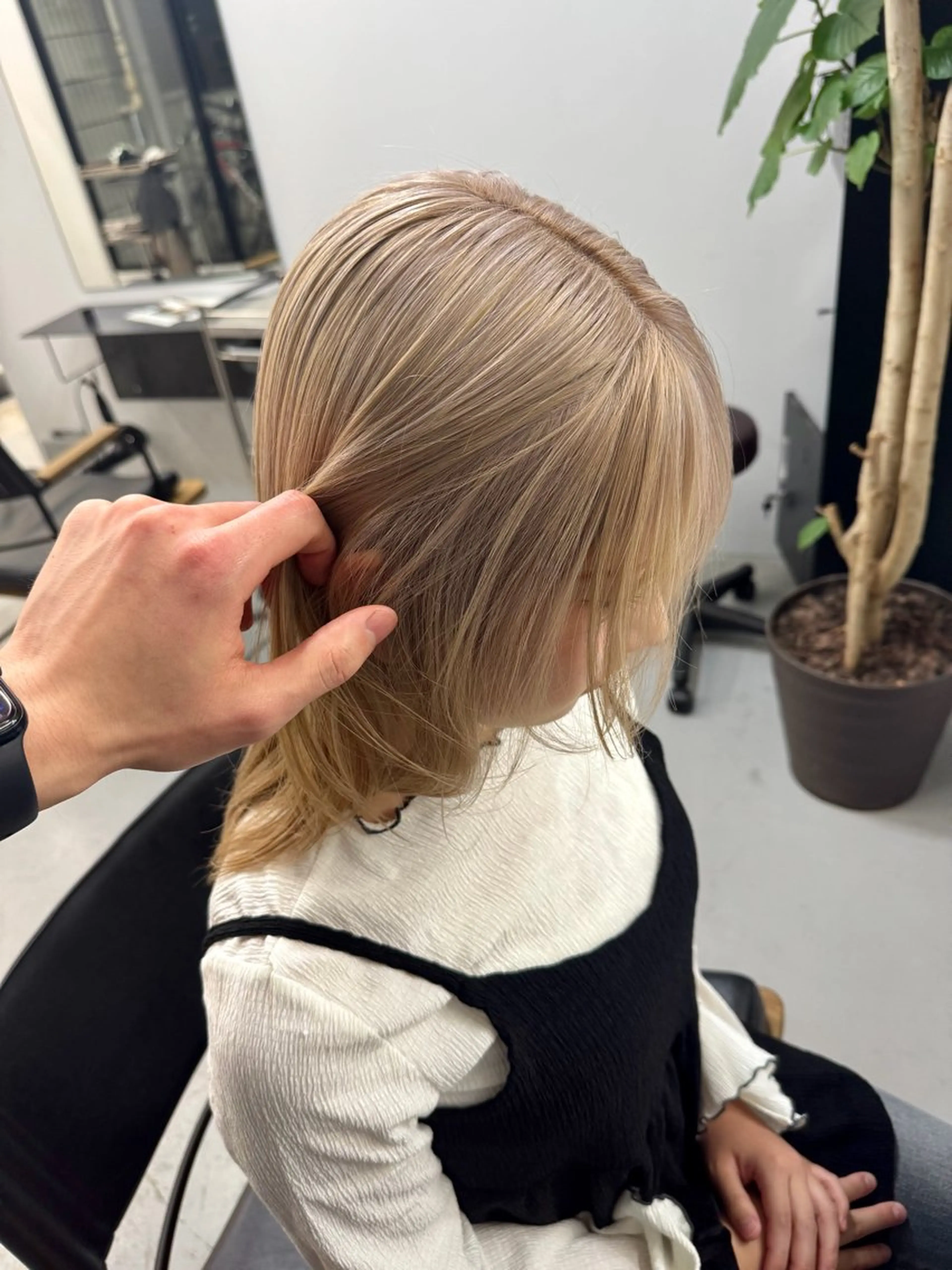 ミディアム カラー ベージュカラー ハイトーンカラー ヘアカラー ゆうと/ブリーチモデ ル/ストレートモデルのヘアスタイル