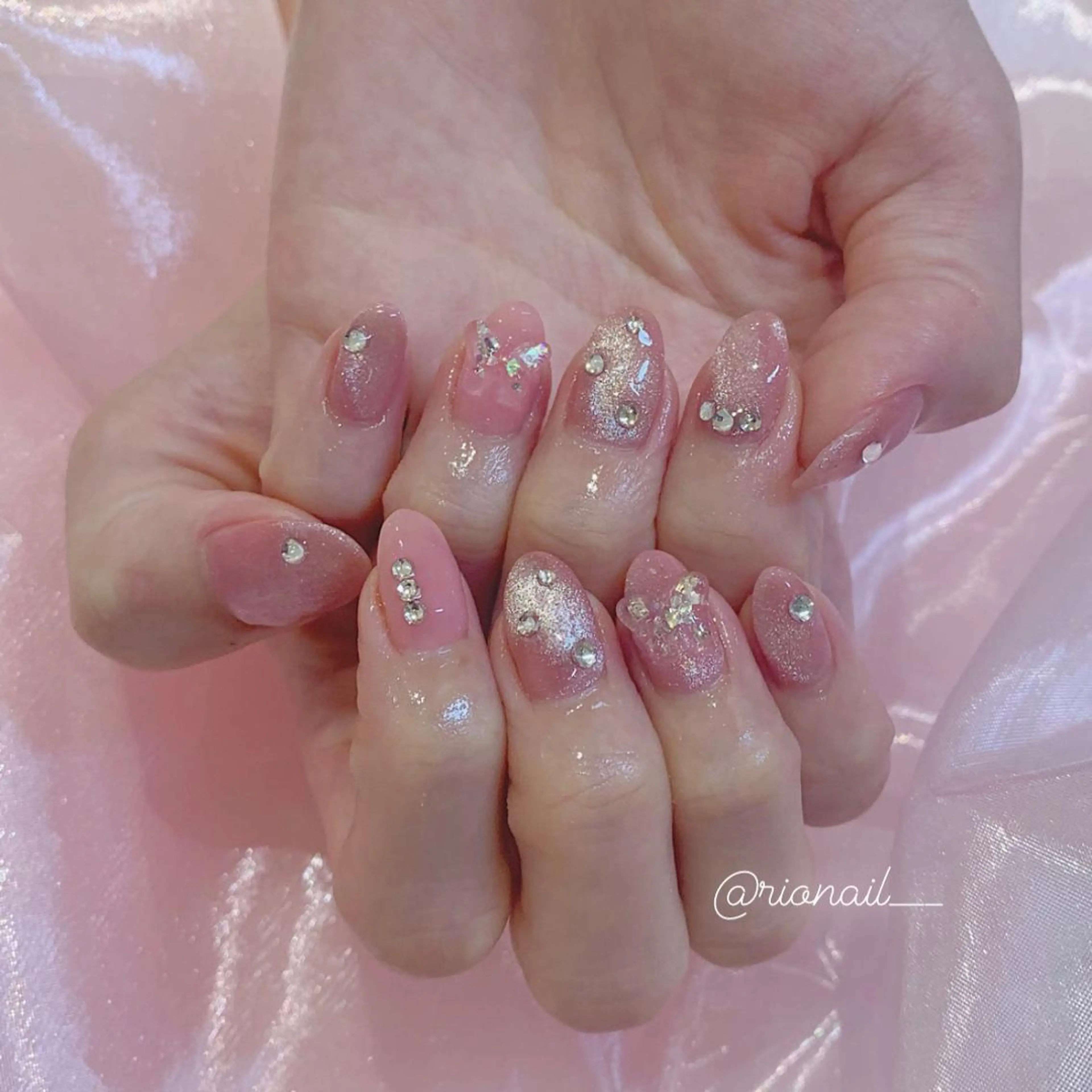 ネイル アートネイル 𝘙𝘪𝘰𝘯𝘢 ...🕯🤍のネイルデザイン