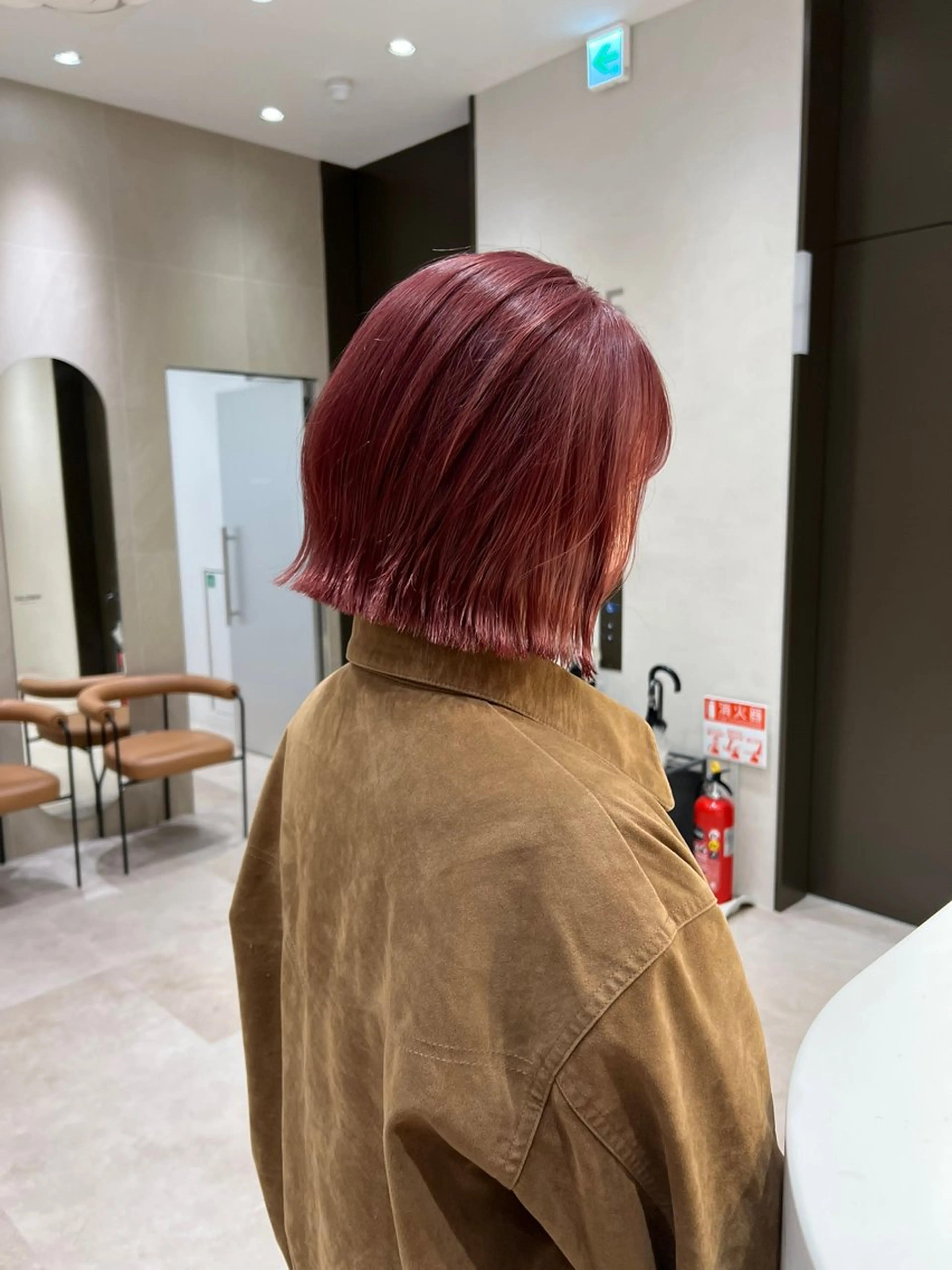 ショート カラー ブリーチ オレンジ ピンクカラー ボブ 泉 愛美のヘアスタイル