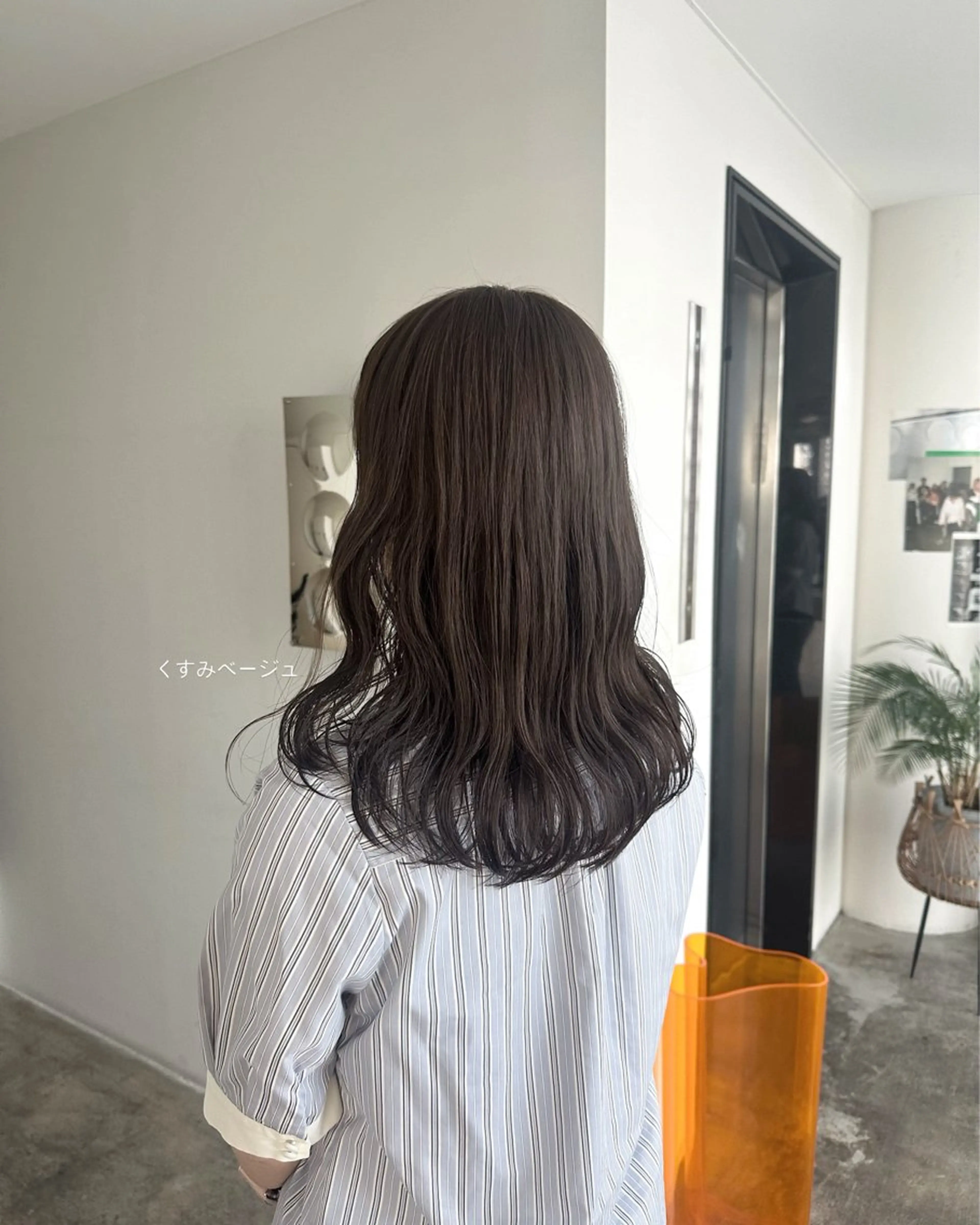 ロング カラー ベージュカラー イルミナカラー 透明感カラー/顔周り レイヤー/髪質改善のヘアスタイル