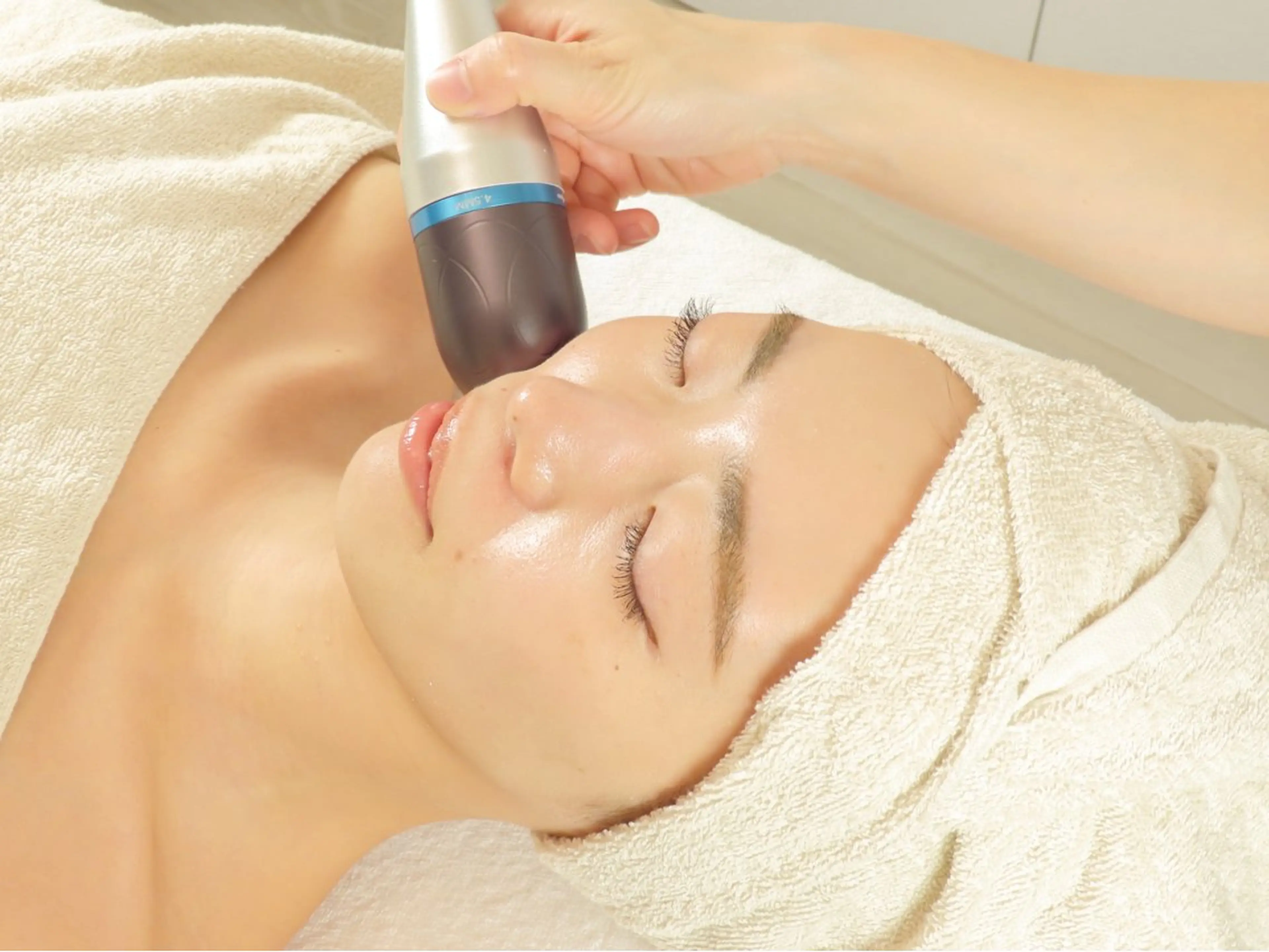 【たるみケア・小顔✨】次世代小顔マシン×オイルリンパマッサージの写真