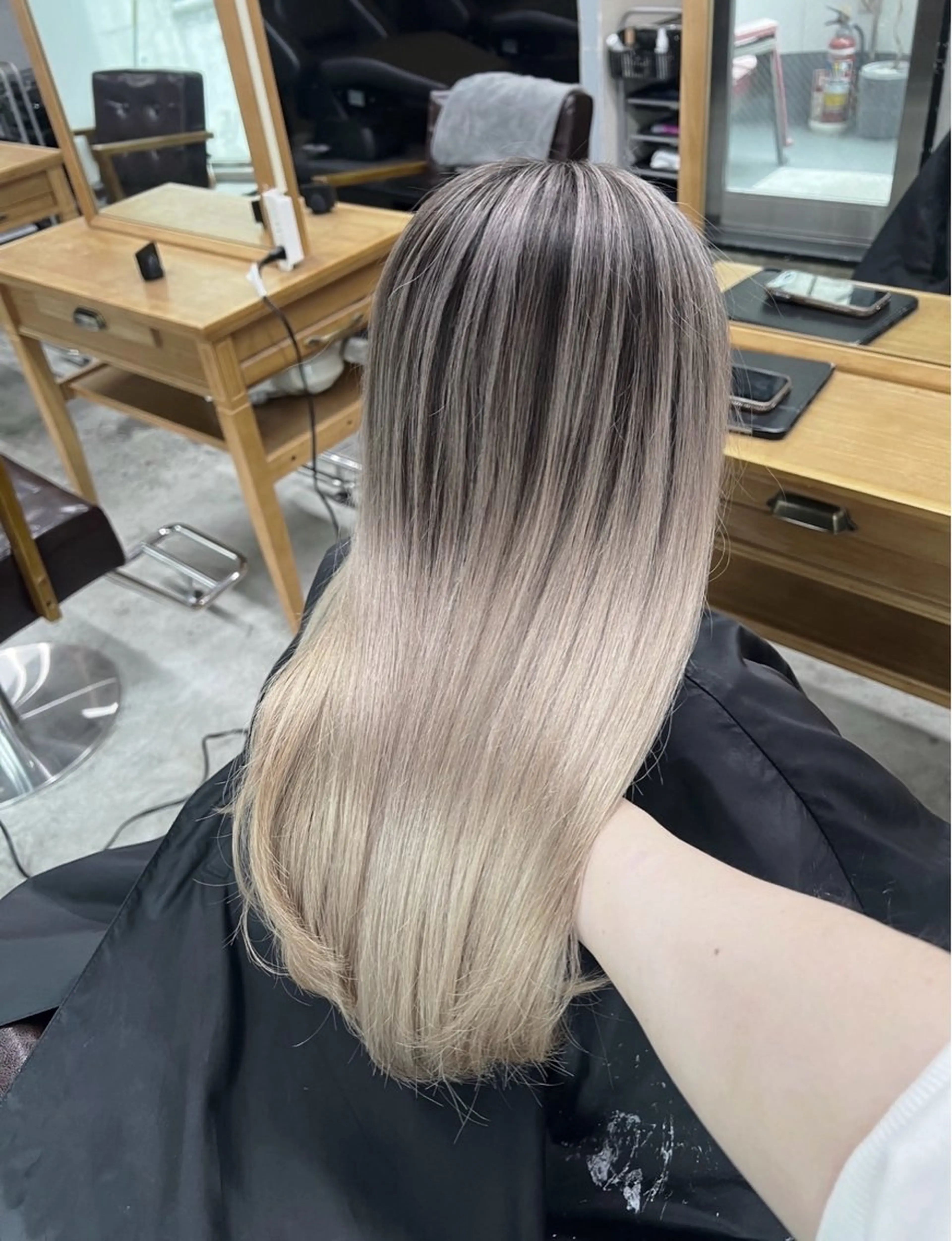 セミロング カラー バレイヤージュ グレージュ レイヤーカット ヘアカラー トリートメント ROBIN所属・指名数No.1 /NAOYAのヘアスタイル
