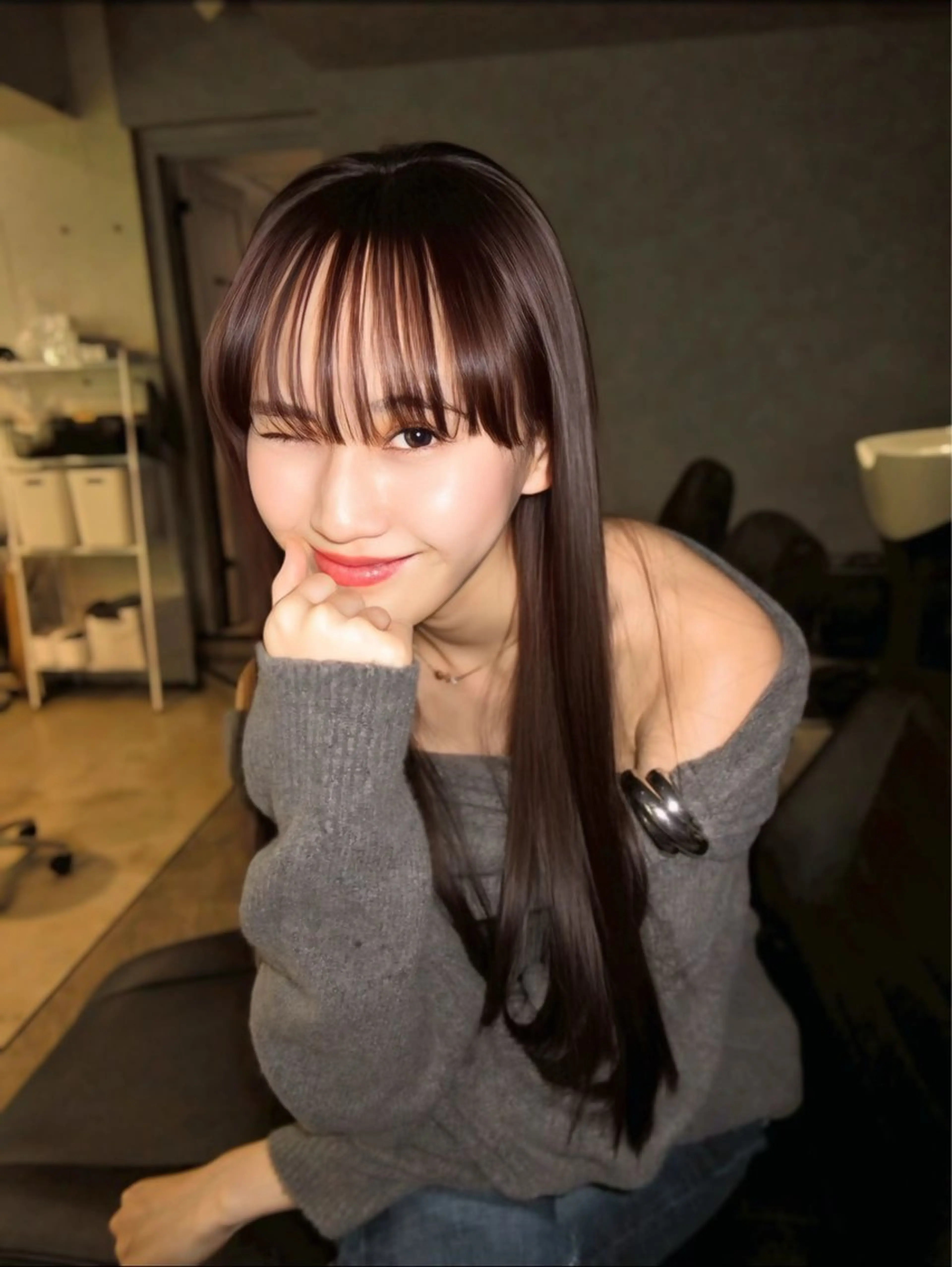 ロング カラー トリートメント レイヤーカット 透明感カラーのヘアスタイル