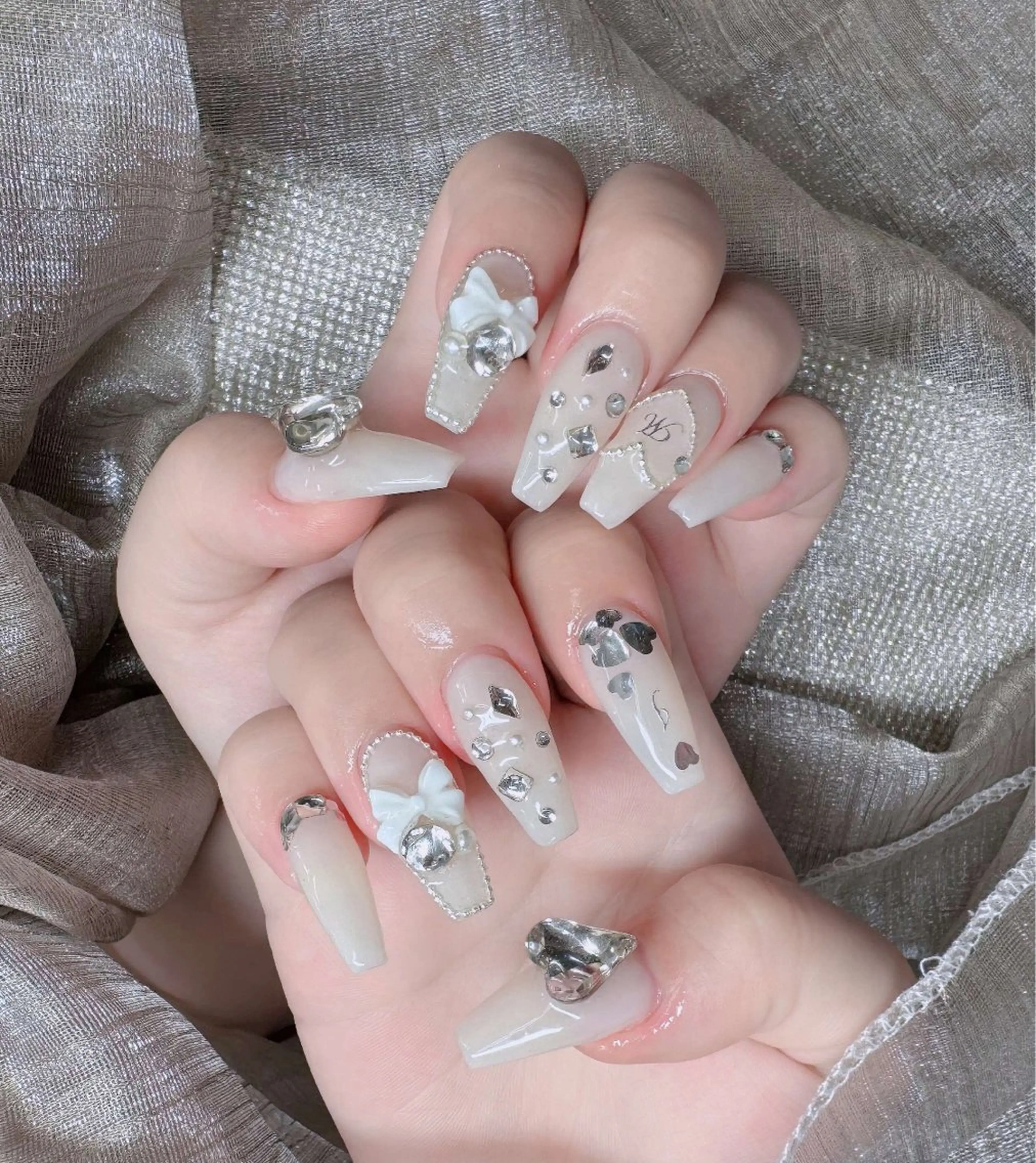 ネイル フレンチネイル ジェルネイル ハロウィン キラキラネイル 韓国ネイル H.baby Nail Salonのネイルデザイン