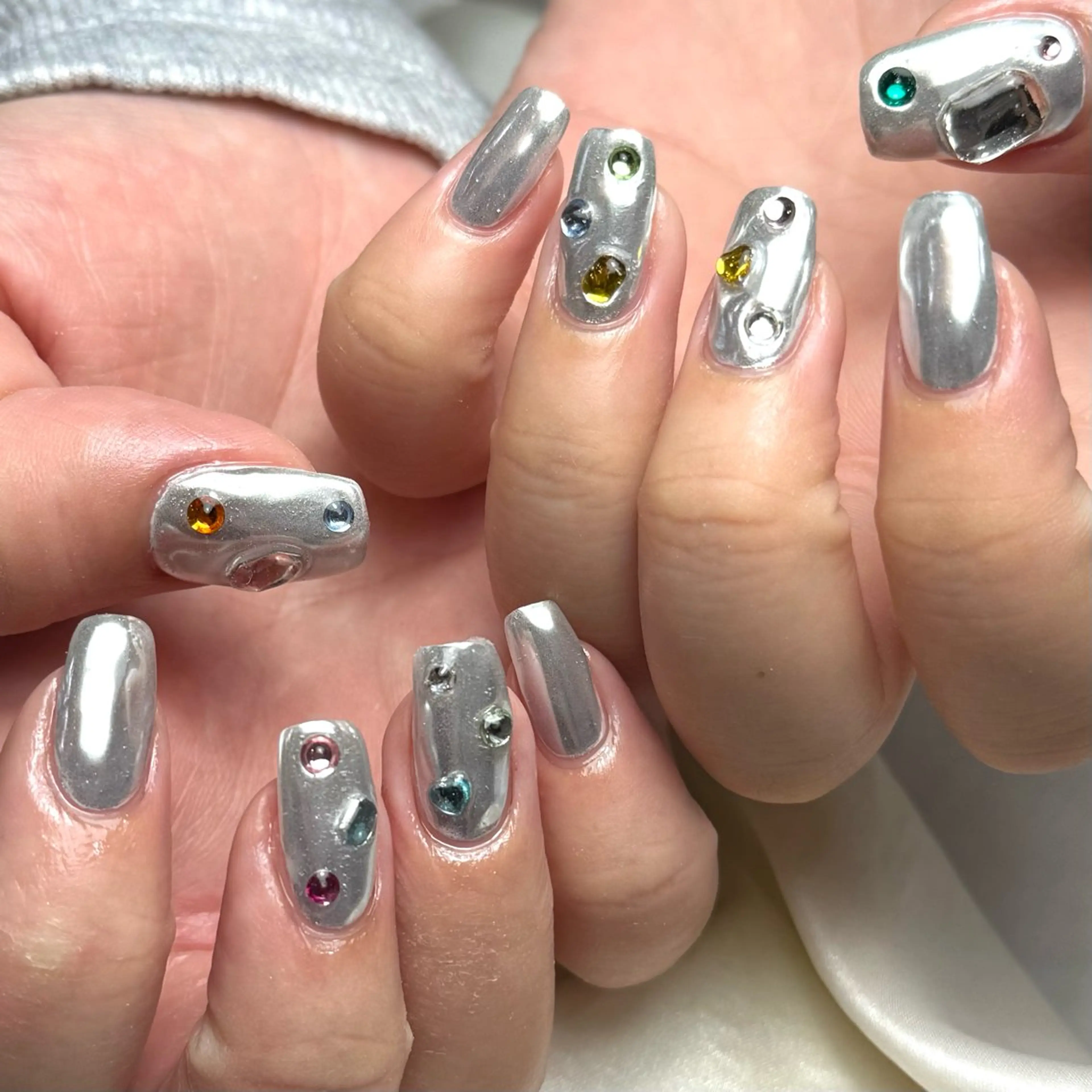 ネイル キラキラネイル ミラーネイル Ray nail natsu🎀のネイルデザイン