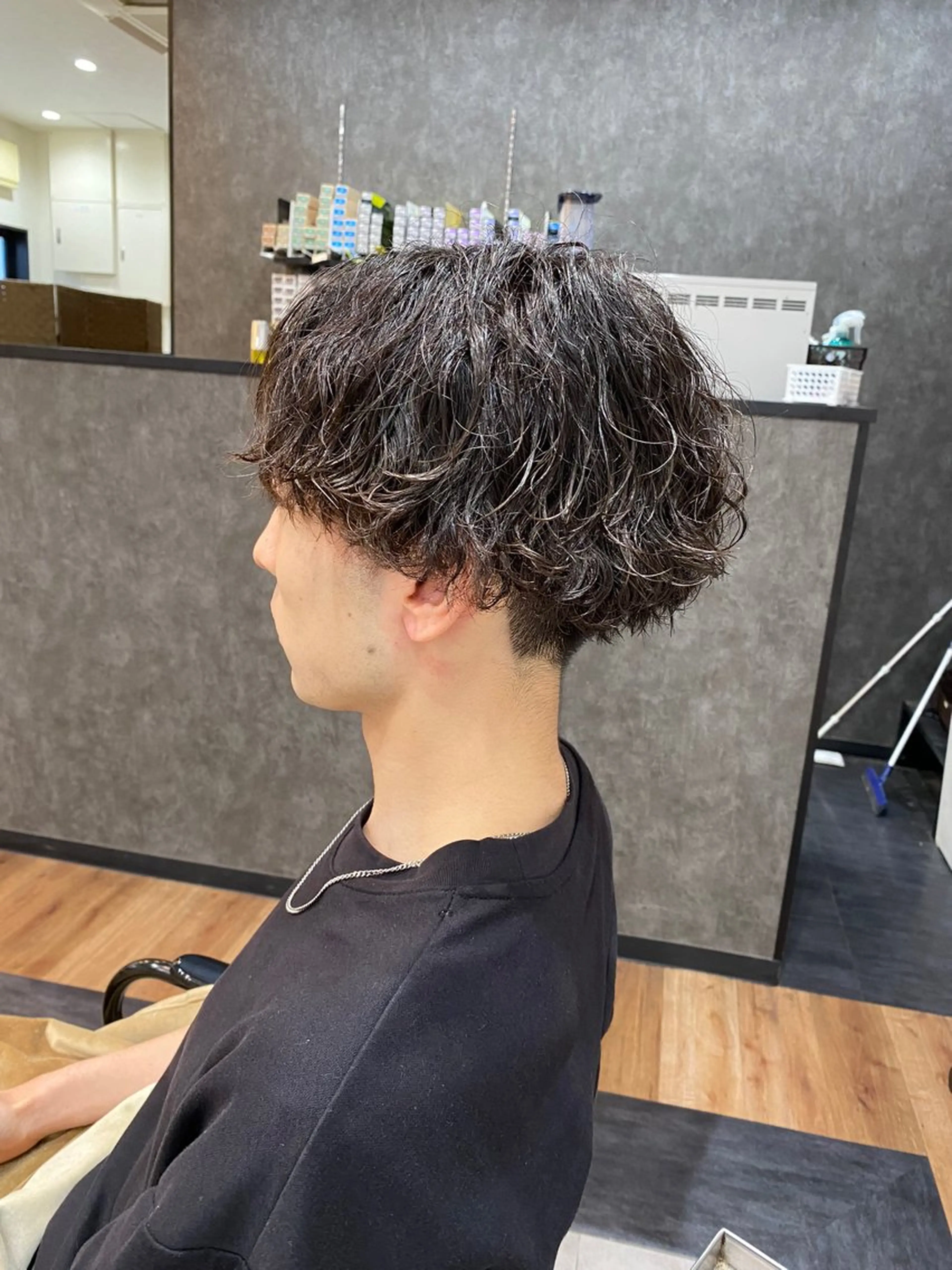 ショート パーマ メンズ 波巻きパーマ カット パーマ 矢部 萌深のヘアスタイル