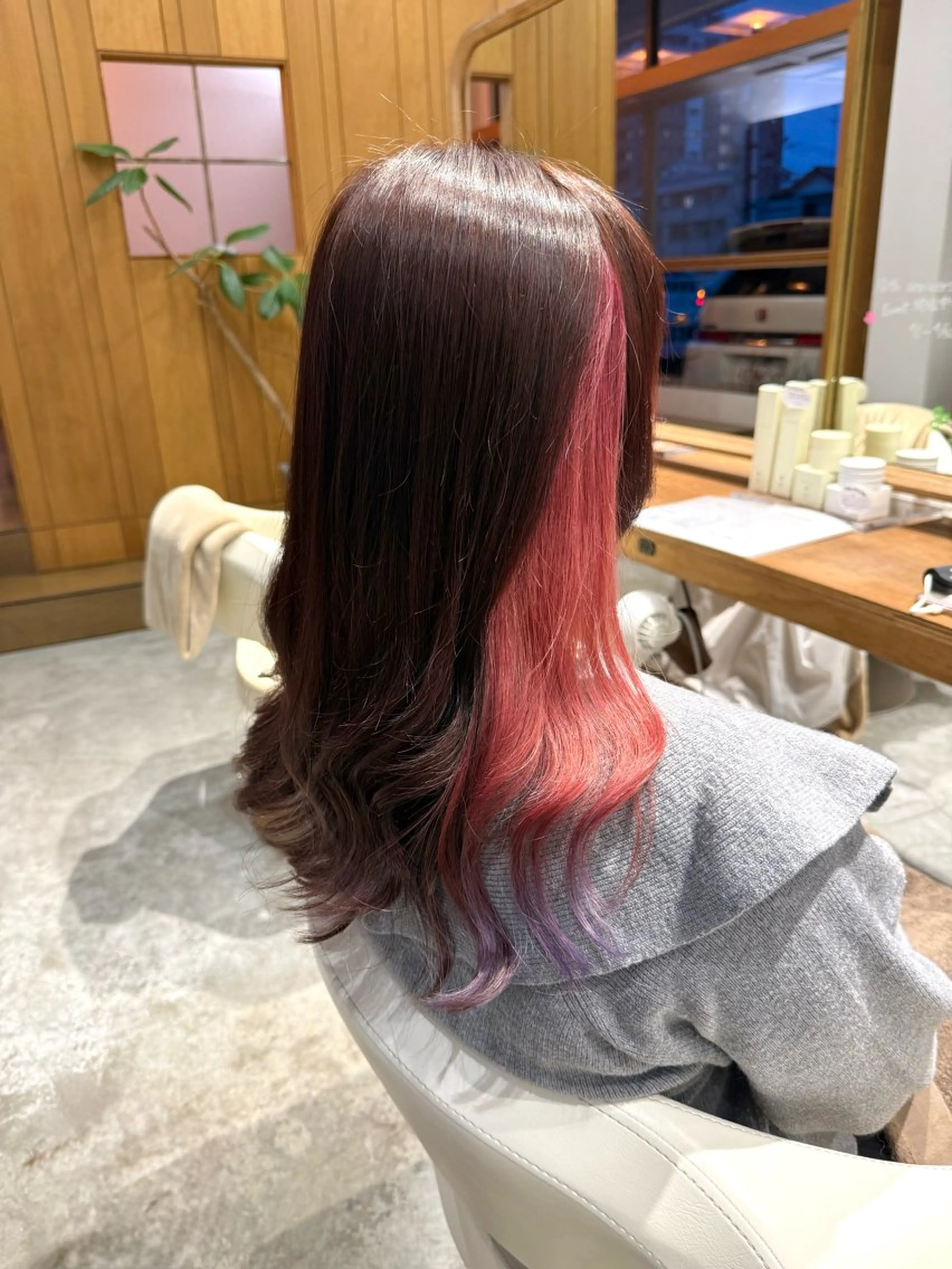 ロング カラー イヤリングカラー ピンクカラー パープルカラー カット ヘアカラー フラム所属・WATANABE MISAKIのヘアスタイル