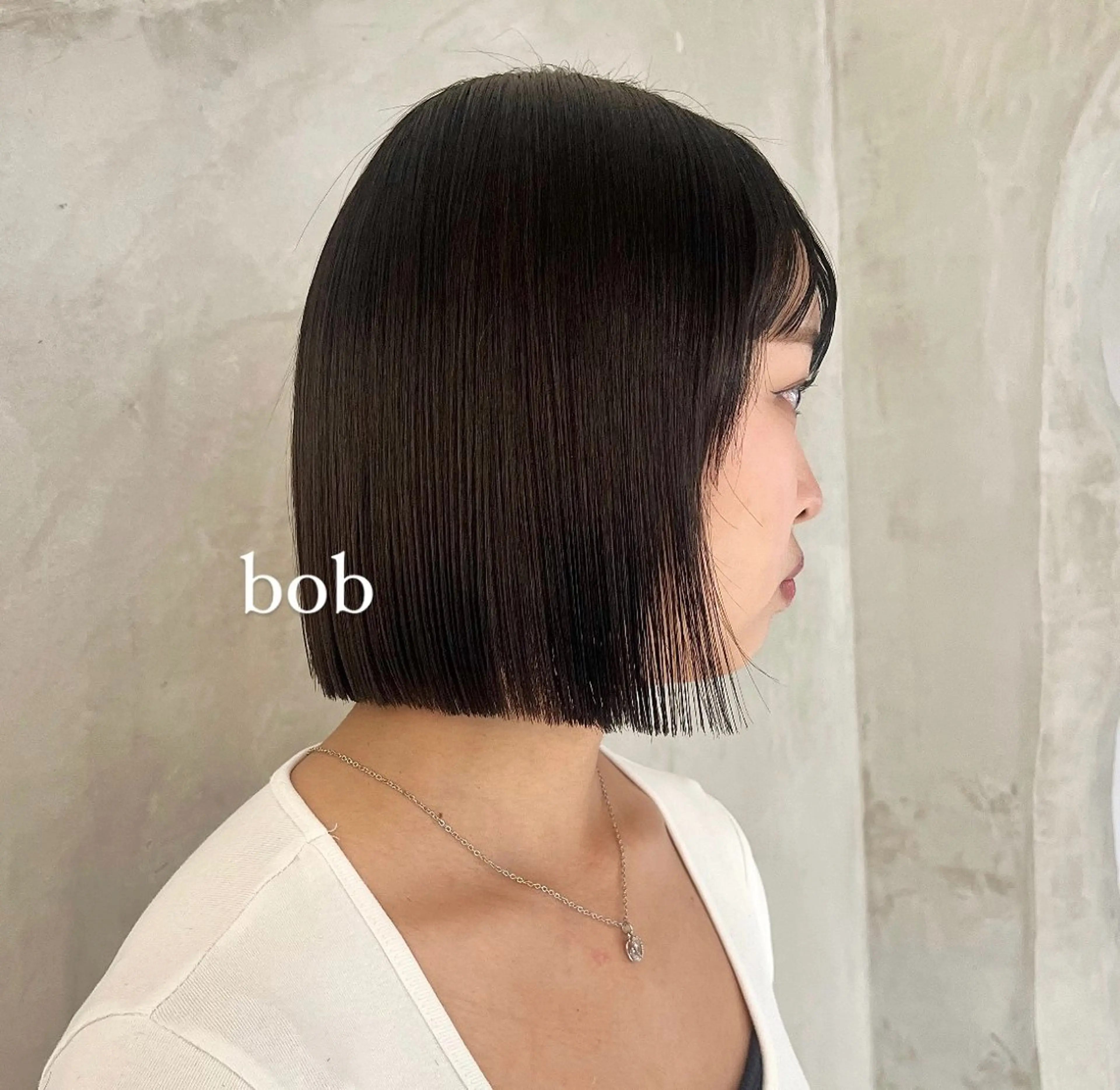 ミディアム カット 縮毛矯正 トリートメント 切りっぱなしボブ/ 艶カラー/綾莉のヘアスタイル