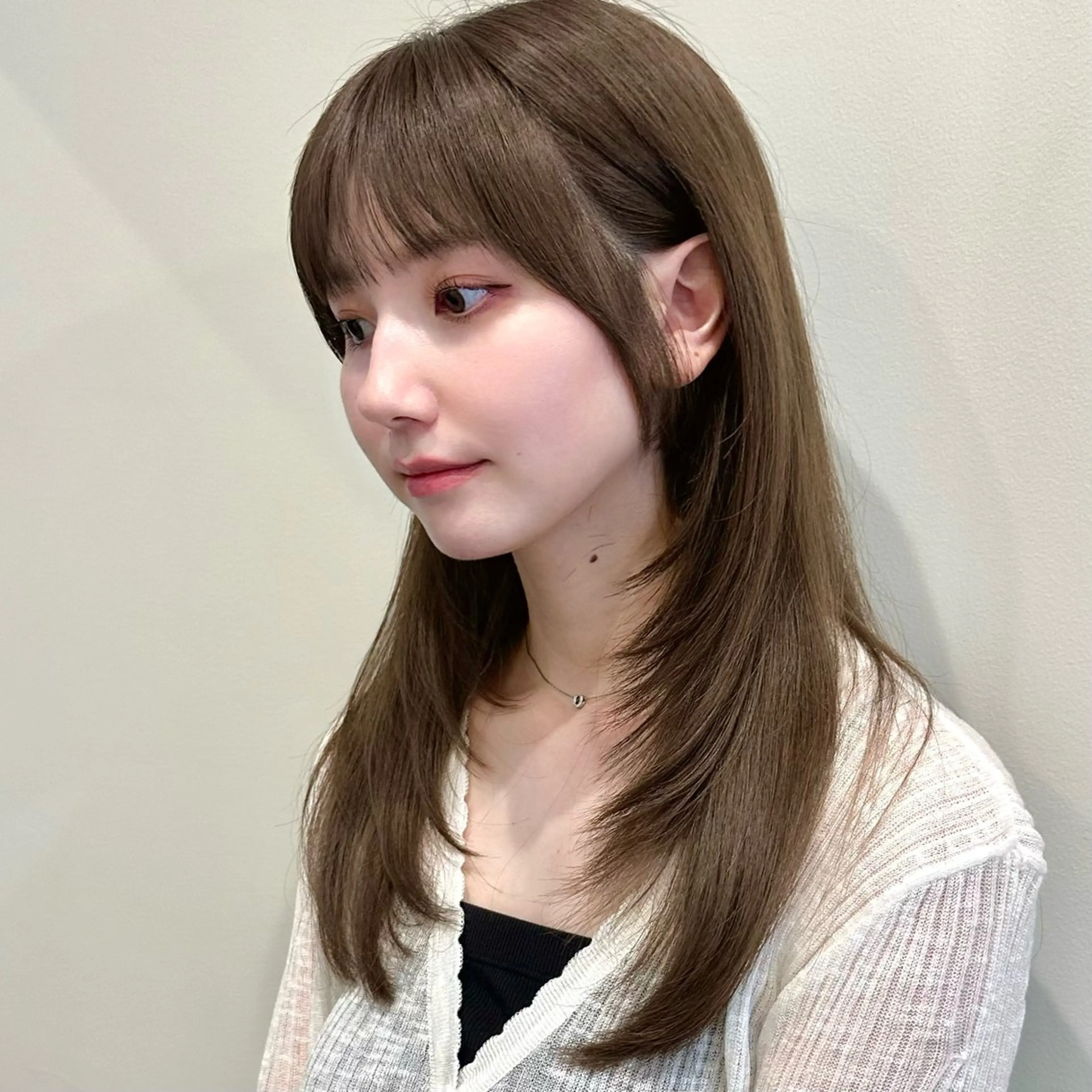 セミロング カット ヘアカラー トリートメント 🌹ハッシュカット、 レイヤー韓国ヘア🌹のヘアスタイル