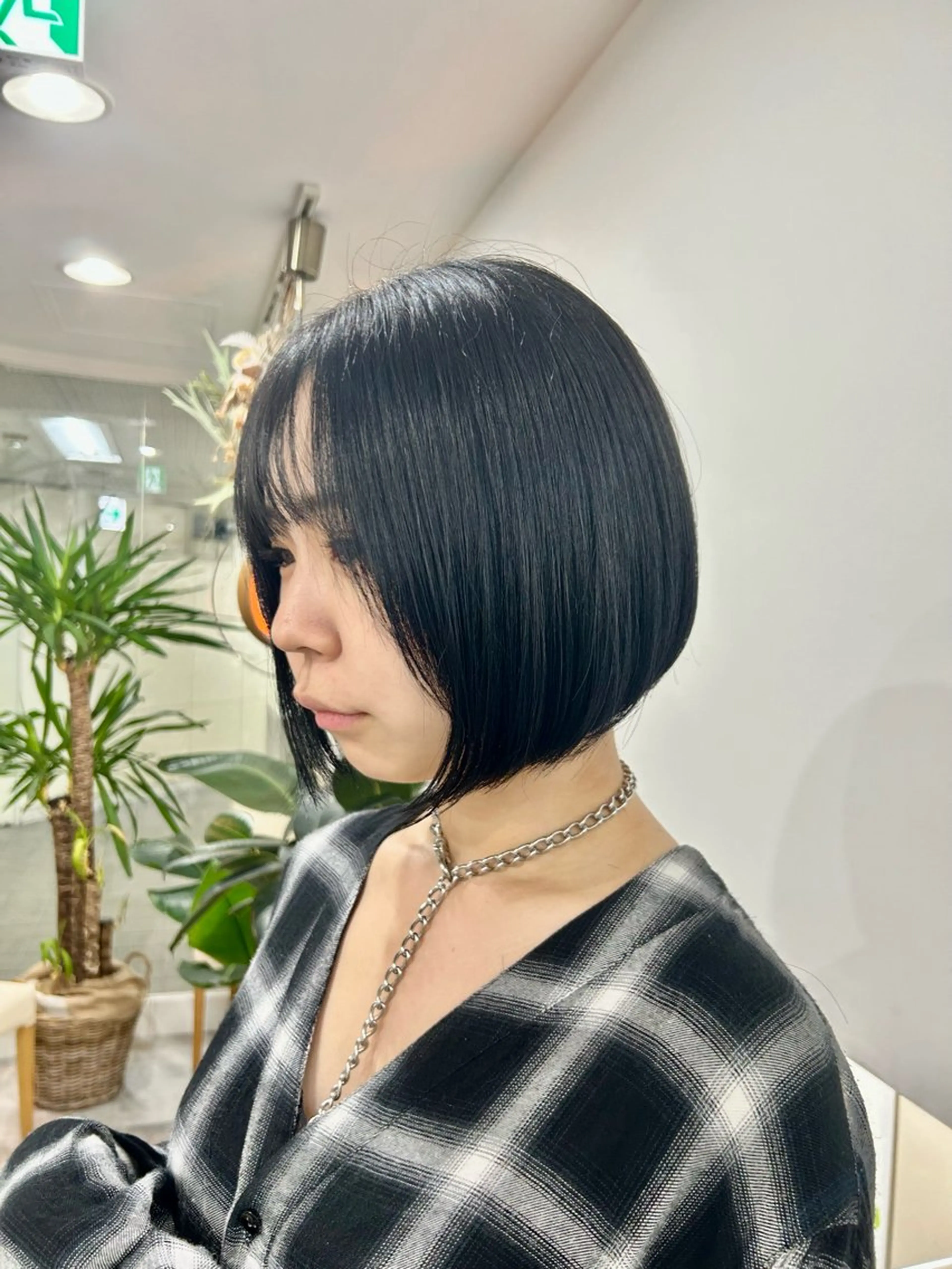 ショート カラー コバヤシ リョウのヘアスタイル