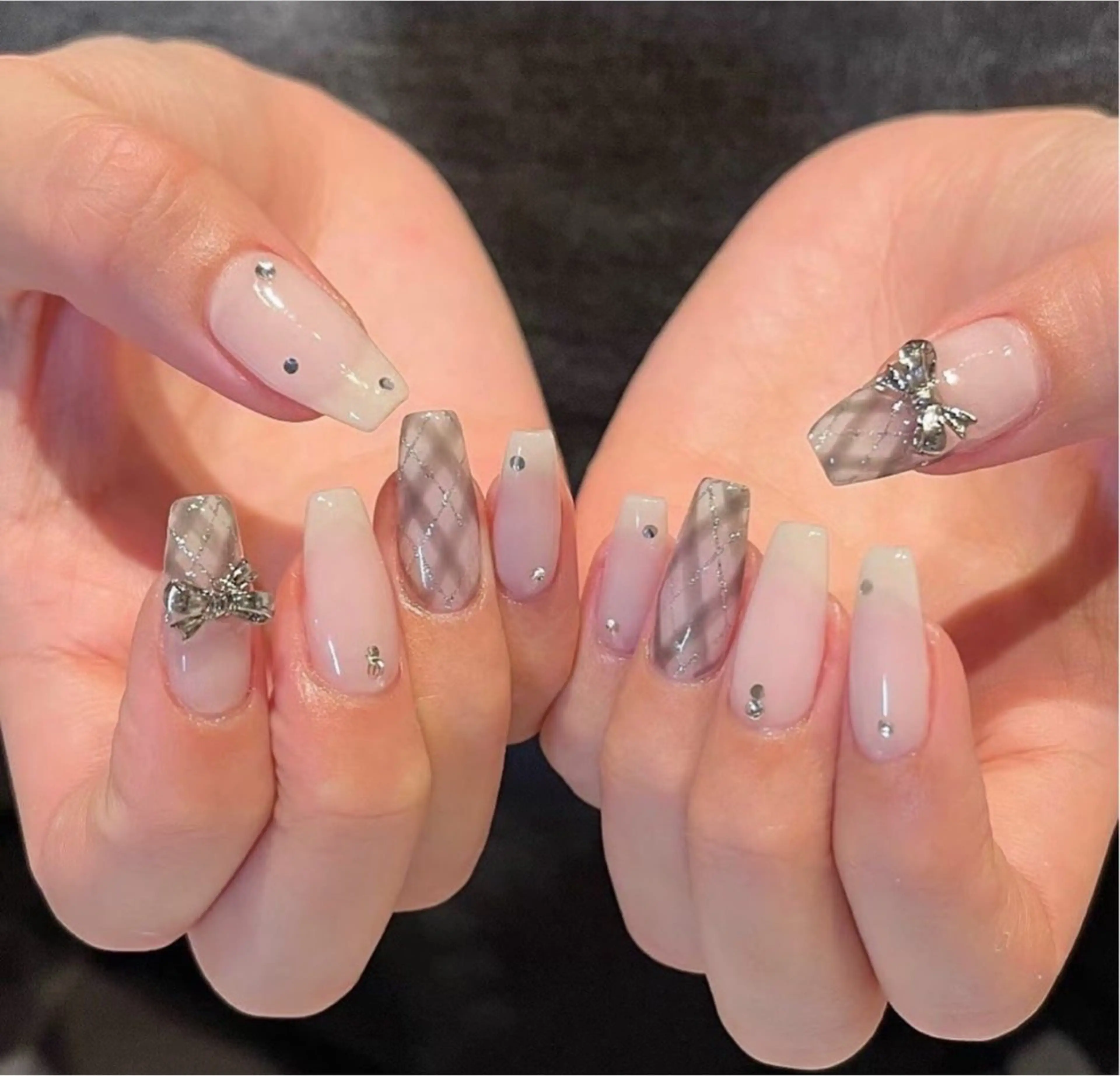 ネイル チークネイル フレンチネイル グラデーション 韓国ネイル マグネットネイル Hana Nailのネイルデザイン