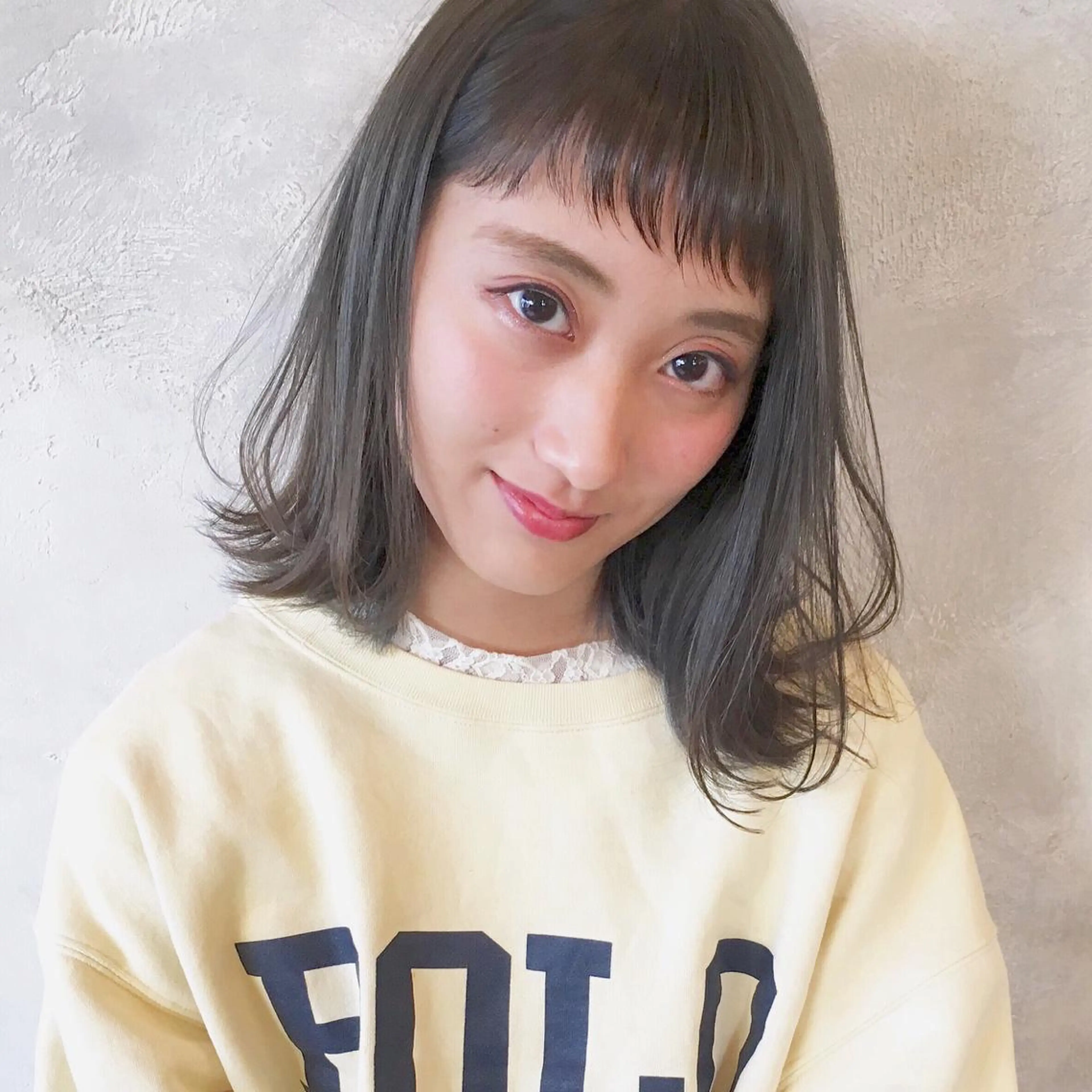 ミディアム 飯嶋 彩奈のヘアスタイル