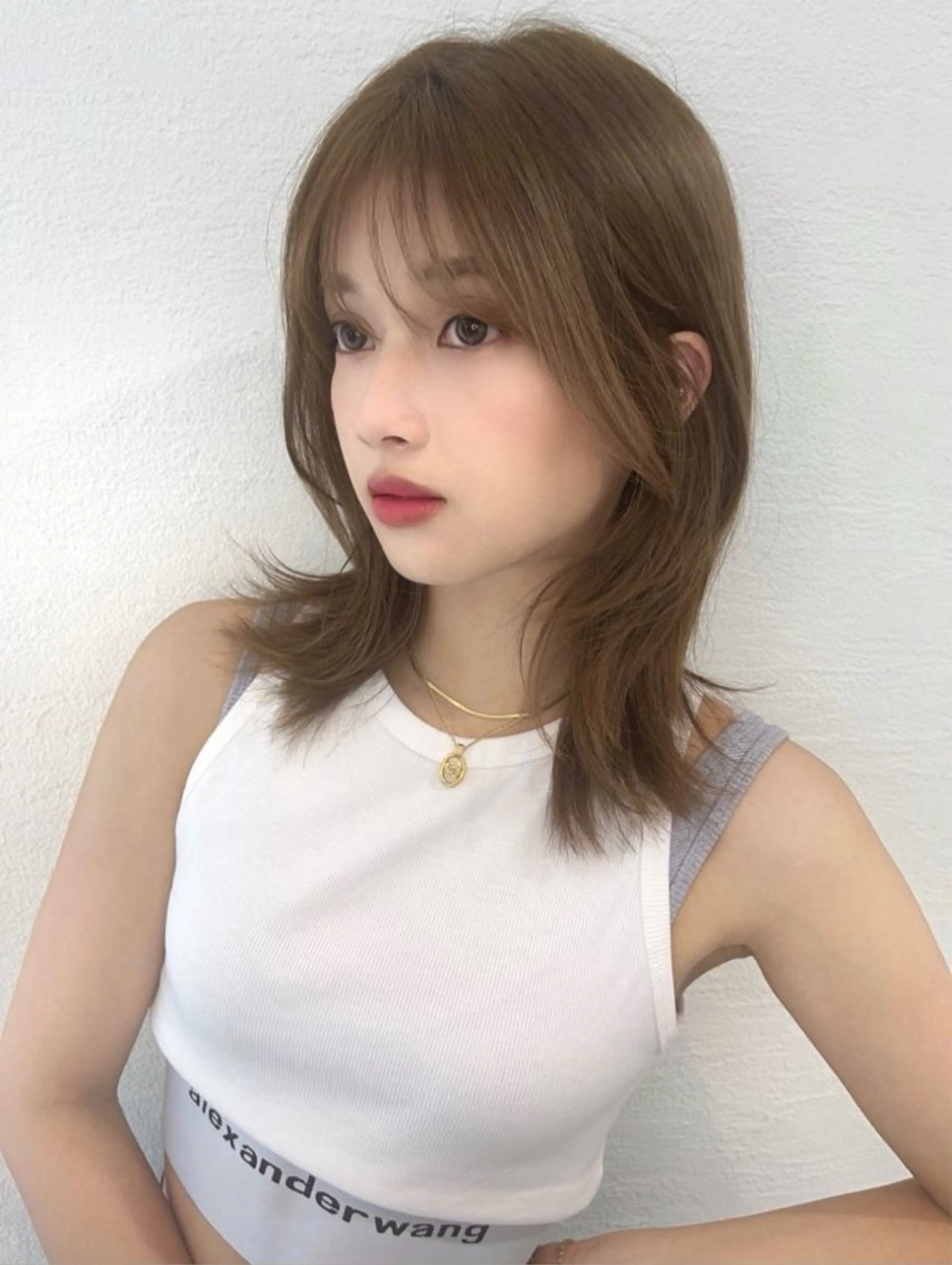 ミディアム カラー 里見 愛梨のヘアスタイル