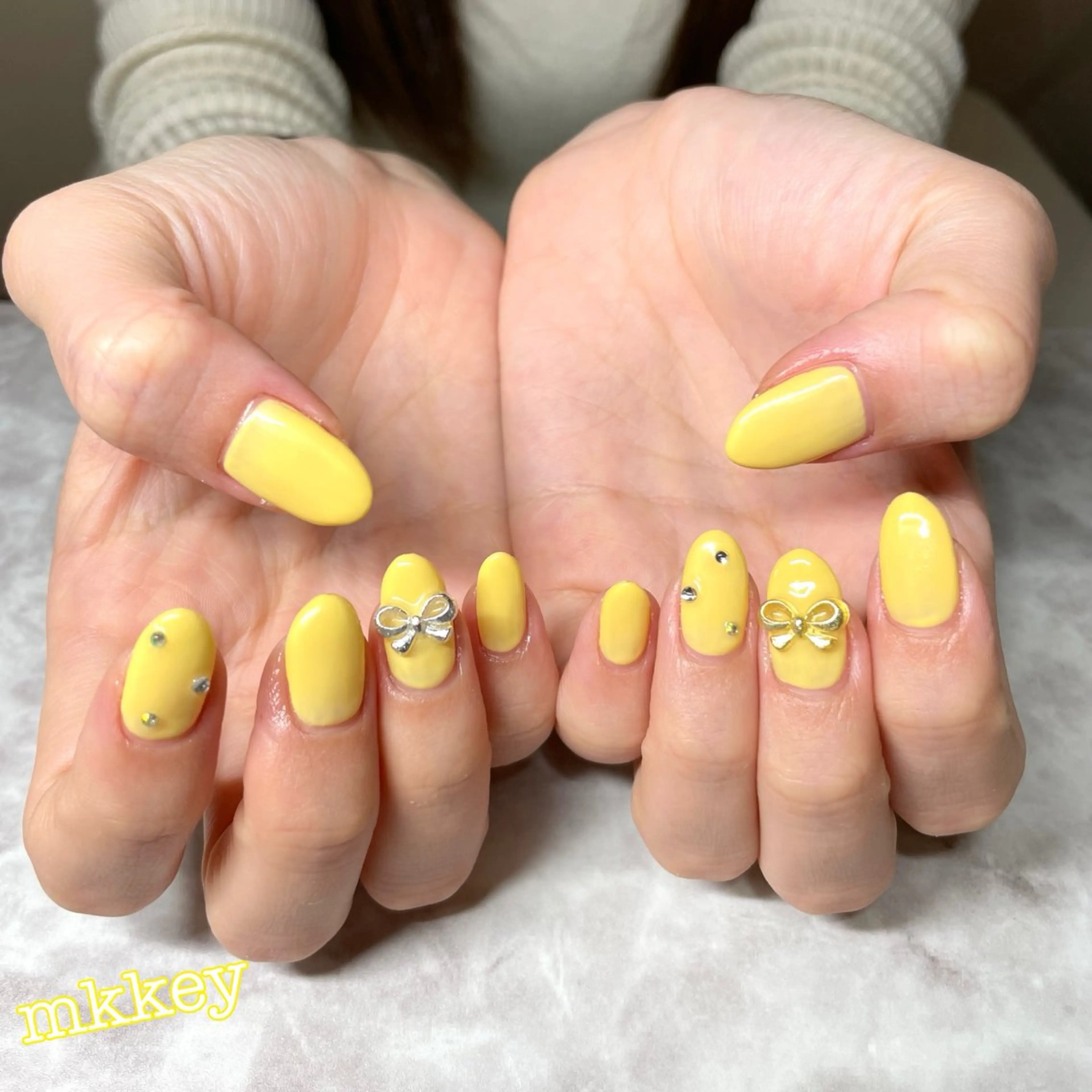 ネイル 黄色 Liora所属・nail mnのネイルデザイン