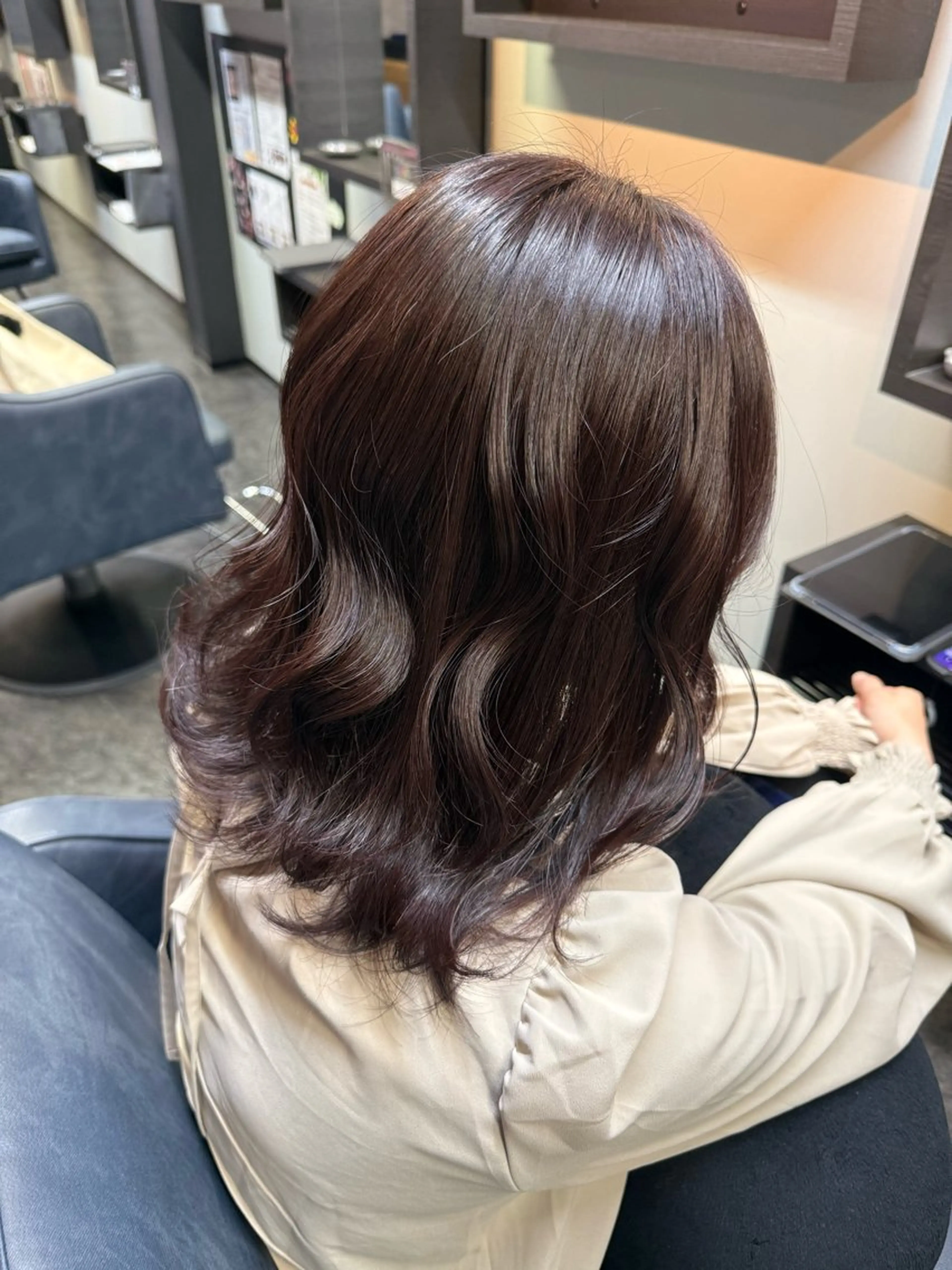 ミディアム ヘアカラー 奴賀 詩のヘアスタイル