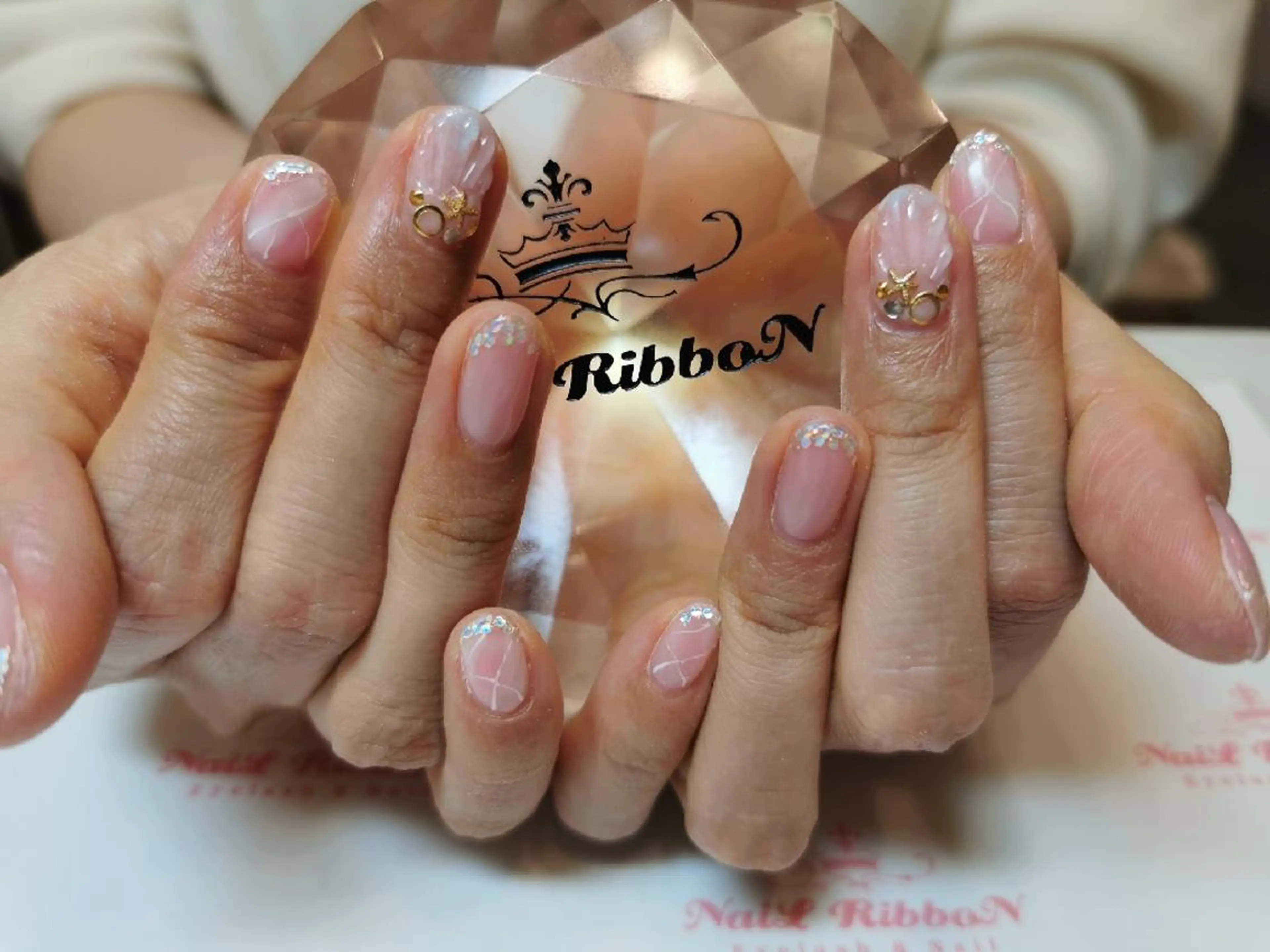 ネイル ネイルリボン 受付スタッフのネイルデザイン