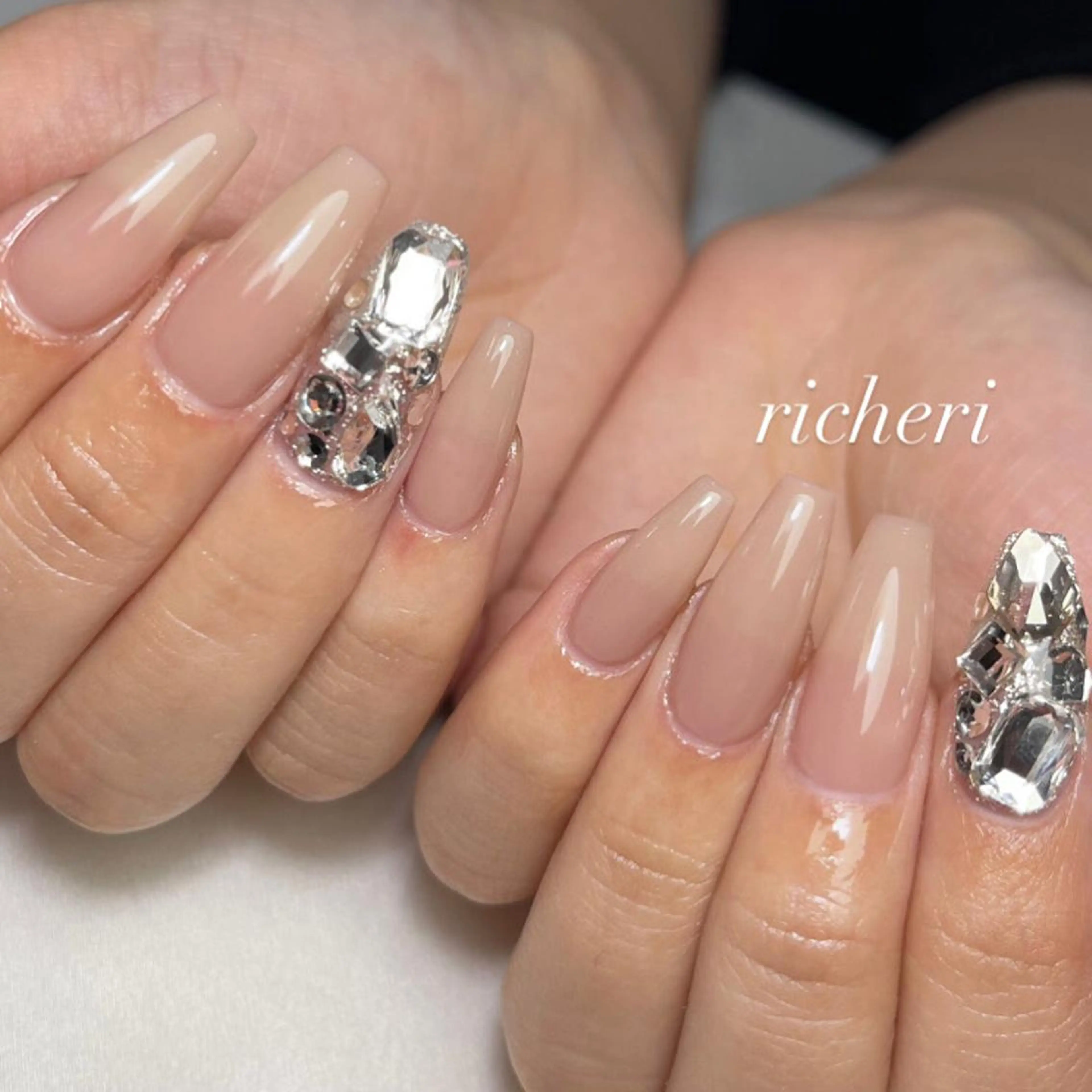 ミディアム ネイル ハンドネイル richeri beautyのエステ・リラクイメージ