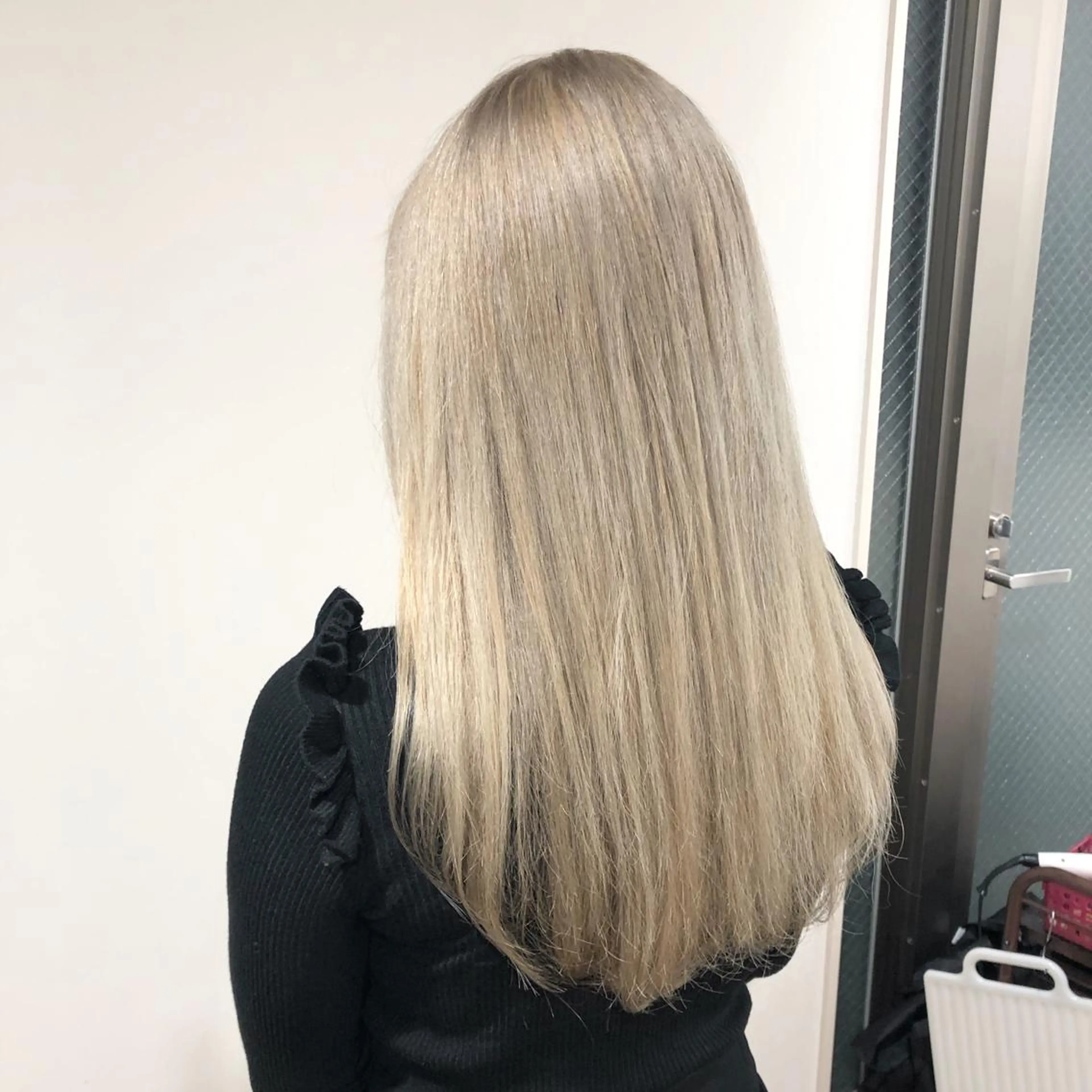 ロング カラー ベージュカラー エフェクトブリーチ/ 大阪/タカハシユウキのヘアスタイル