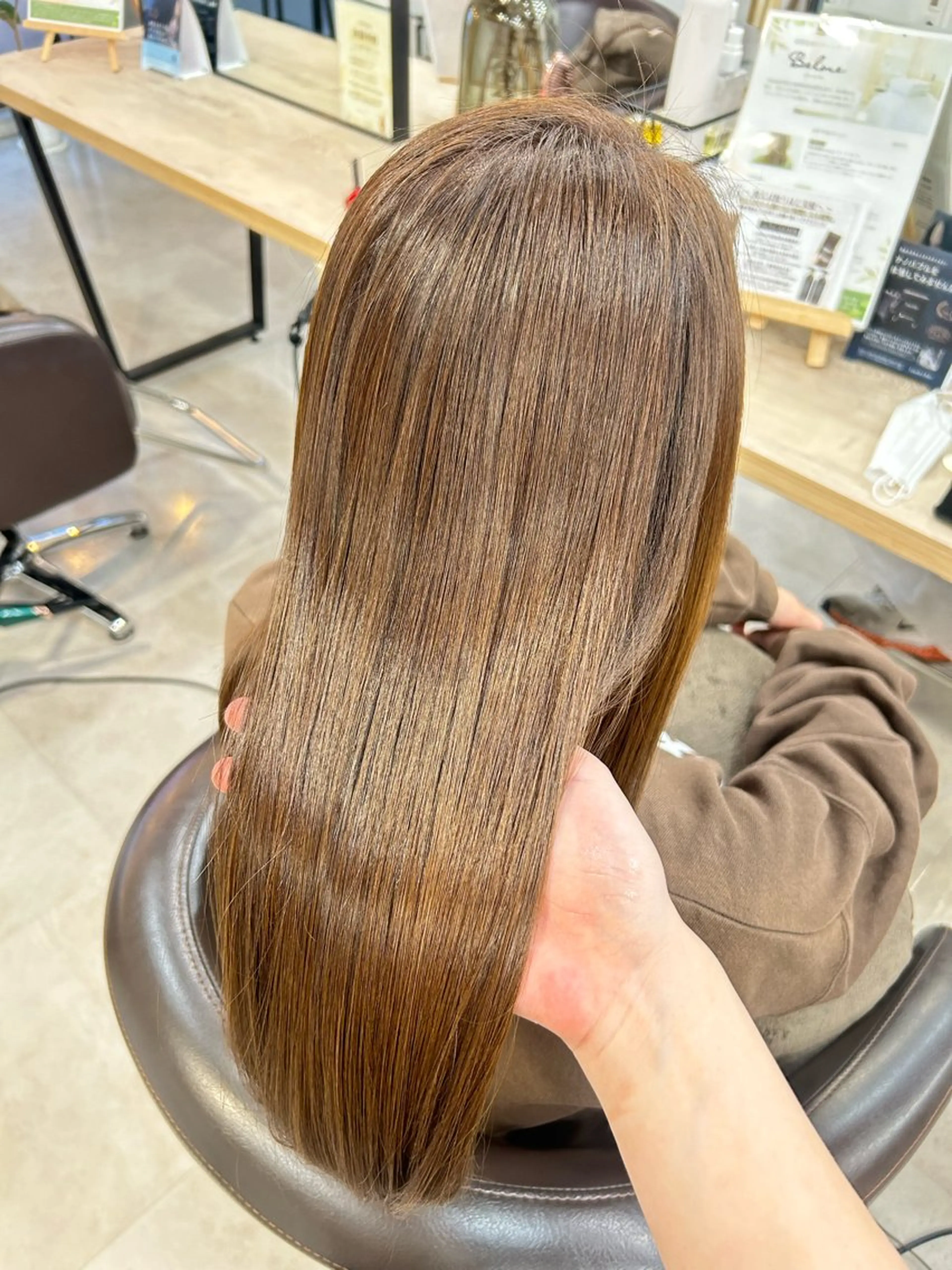 セミロング ヘアカラー 光を纏うツヤ感ロング Natsuki🤍のヘアスタイル