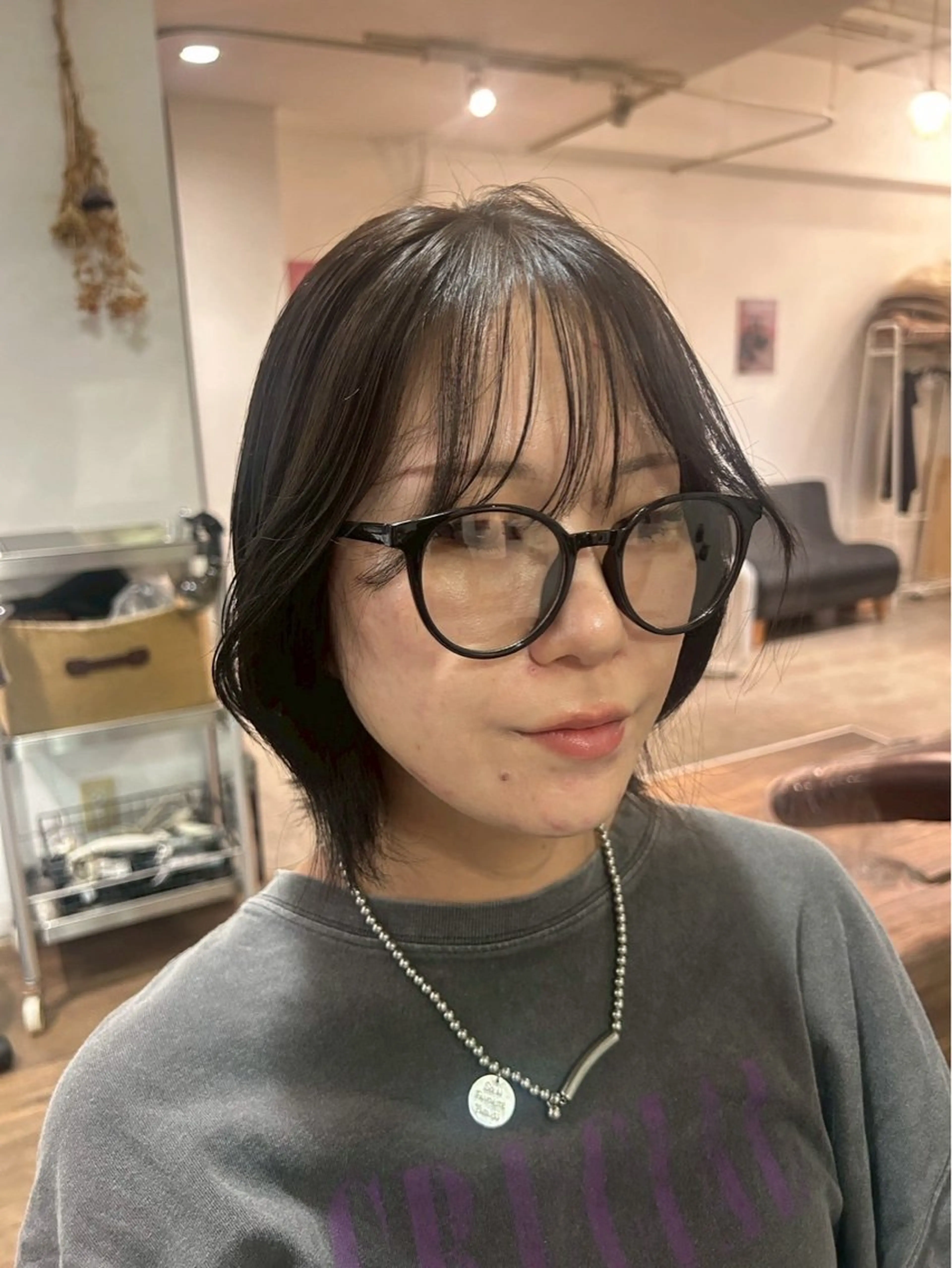 ショート アッシュ アッシュブラウン 木場 麗咲のヘアスタイル