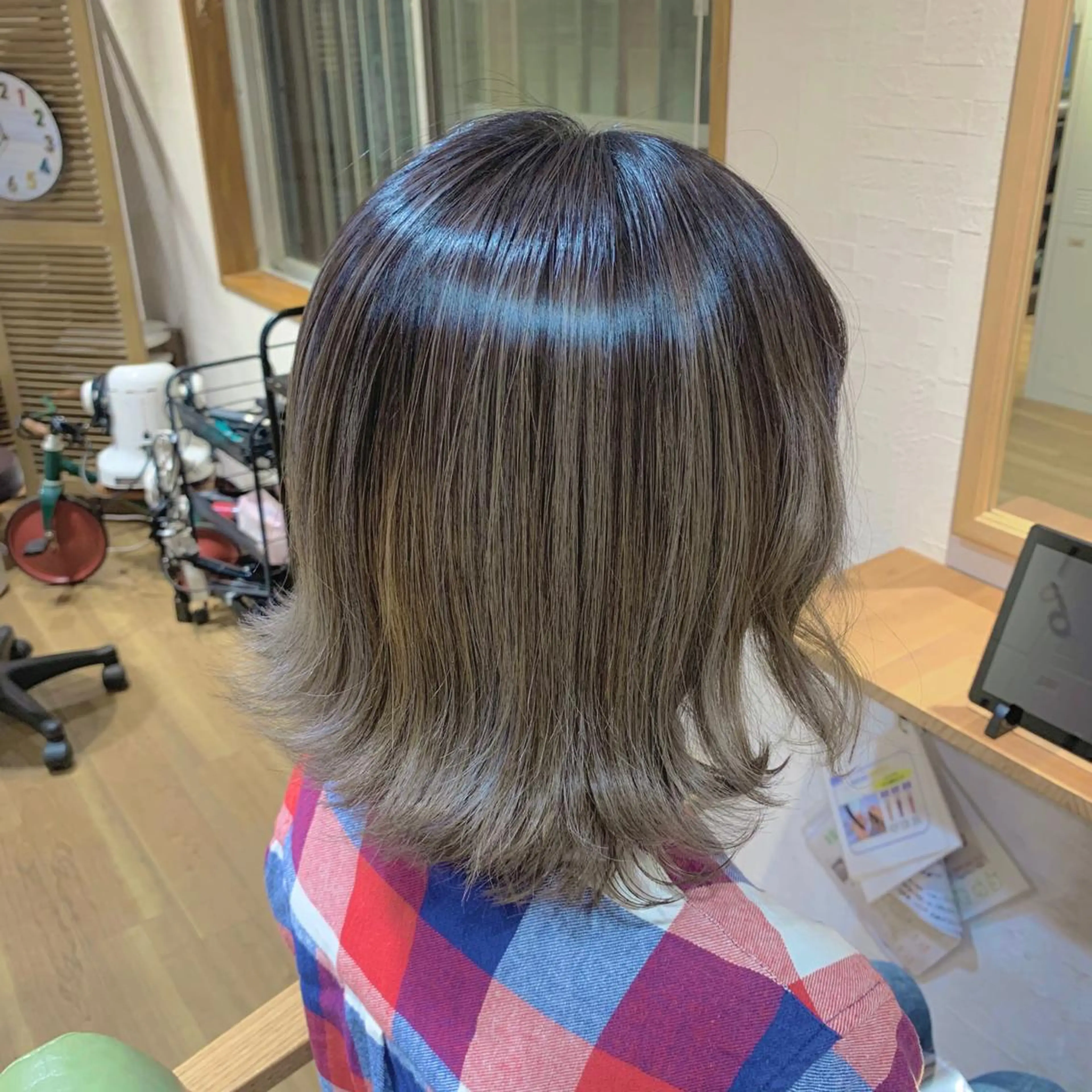 ミディアム カラー バレイヤージュ レイヤーカット ヘアカラー トリートメント little 小濱彰太のヘアスタイル